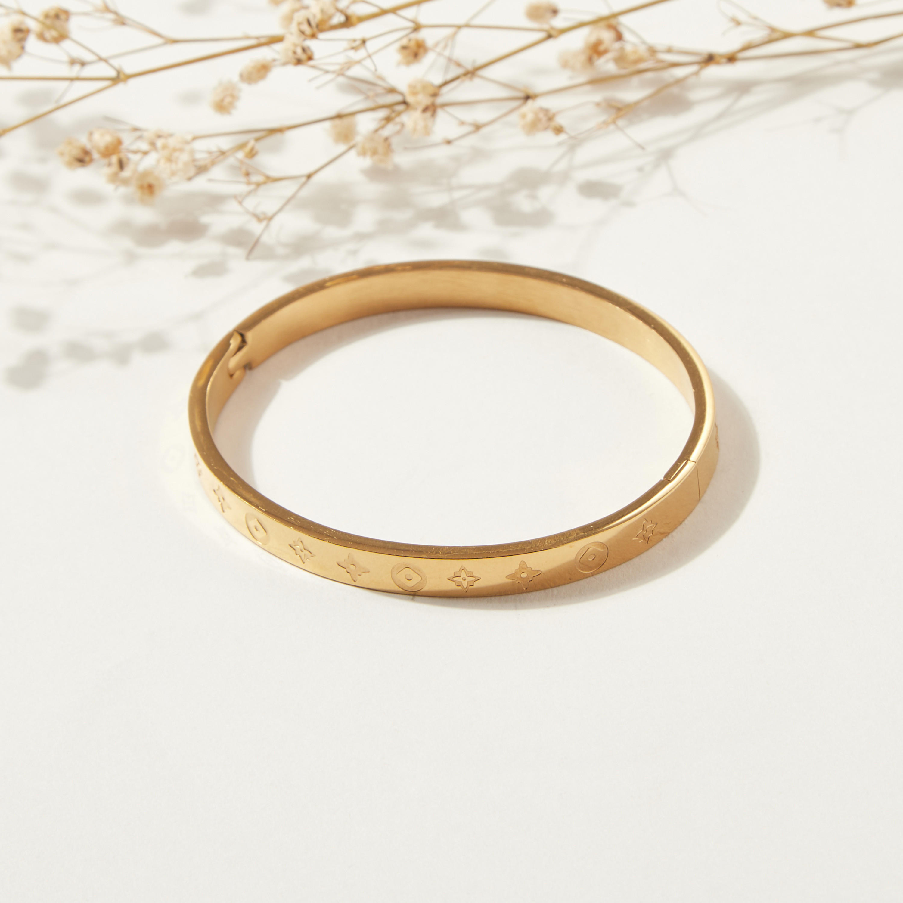 أسورة معدن منقوشة-women-watchesandjewellery-jewellery-banglesandbracelets-image-1