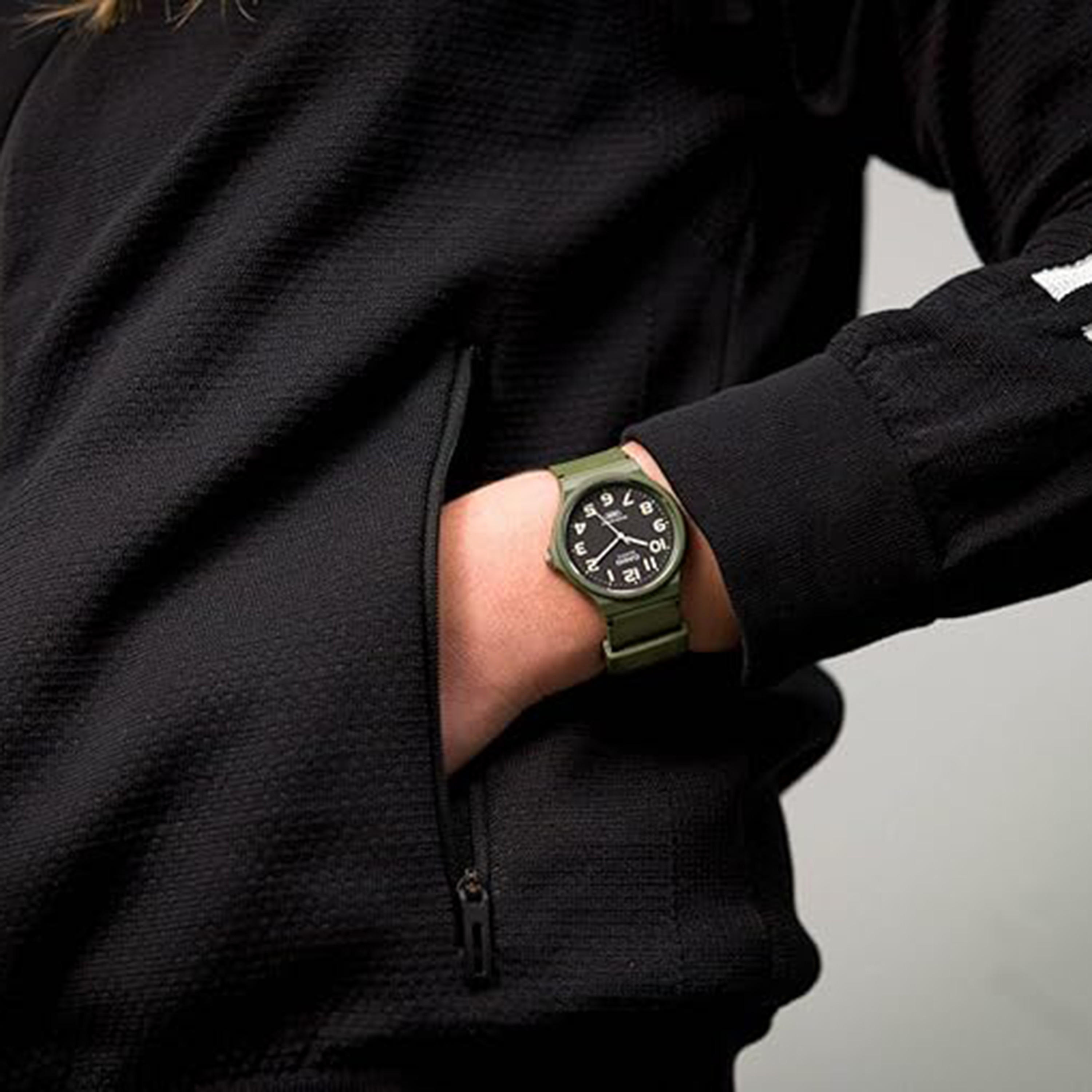 ساعة كاسيو انالوج بسوار راتنج اخضر للرجال - MQ-24UC-3BDF-men-watchesandjewellery-watches-image-3