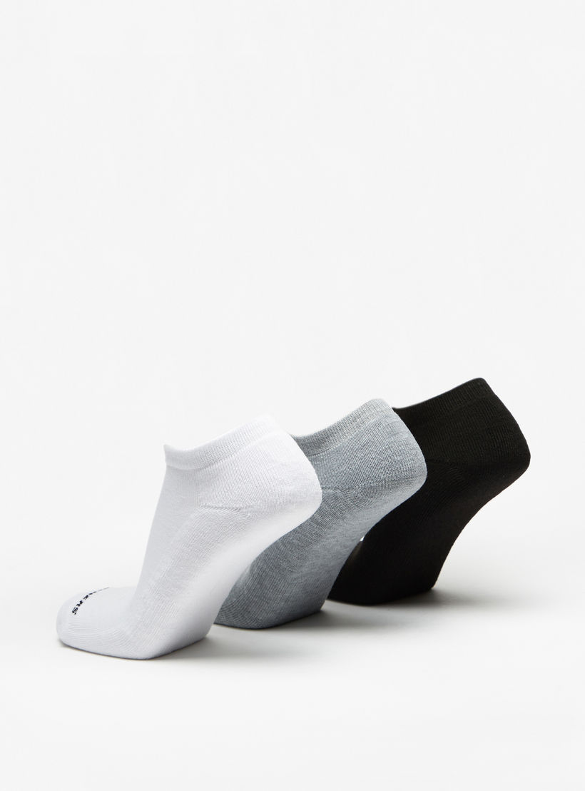 طقم جوارب رياضية 3 أزواج بطول الكاحل بطبعات من سكتشرز - S113012D-107-men-socks-image-3