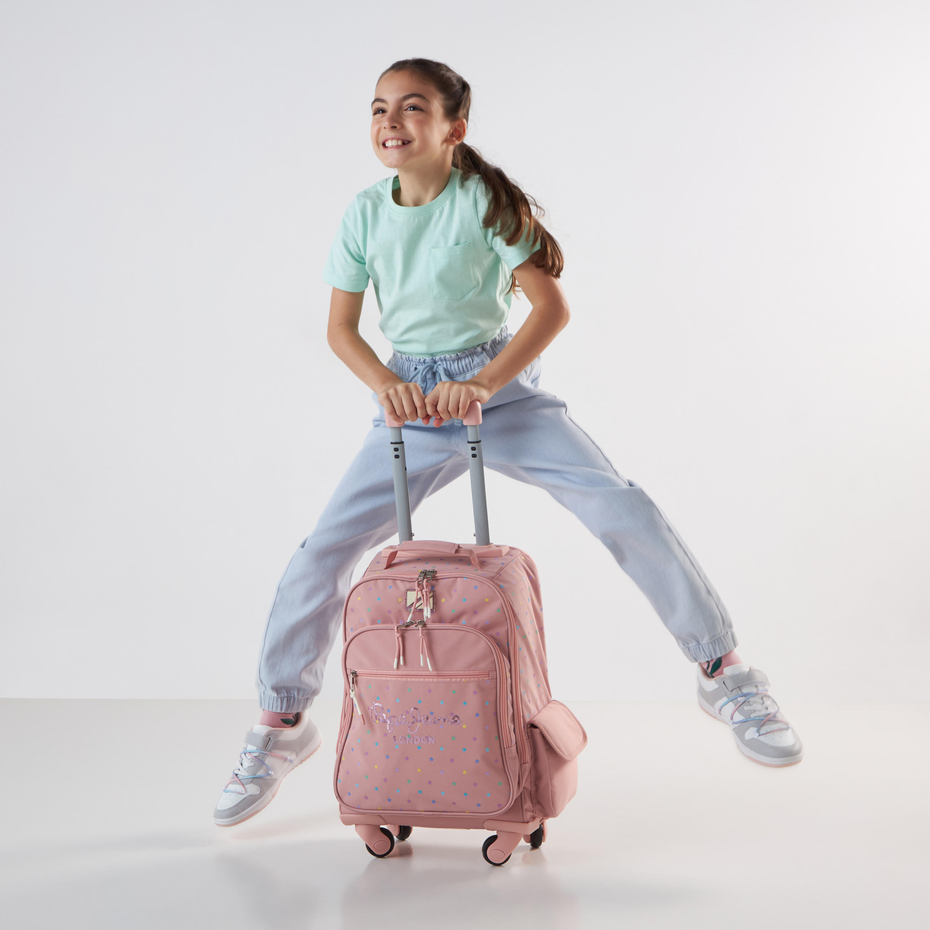 شنطة ظهر ترولي بطبعات لندن من بيبي جينز - 33x44x21 سم - ضمان سنتان-school-bagsandbackpacks-trolleybags-image-1