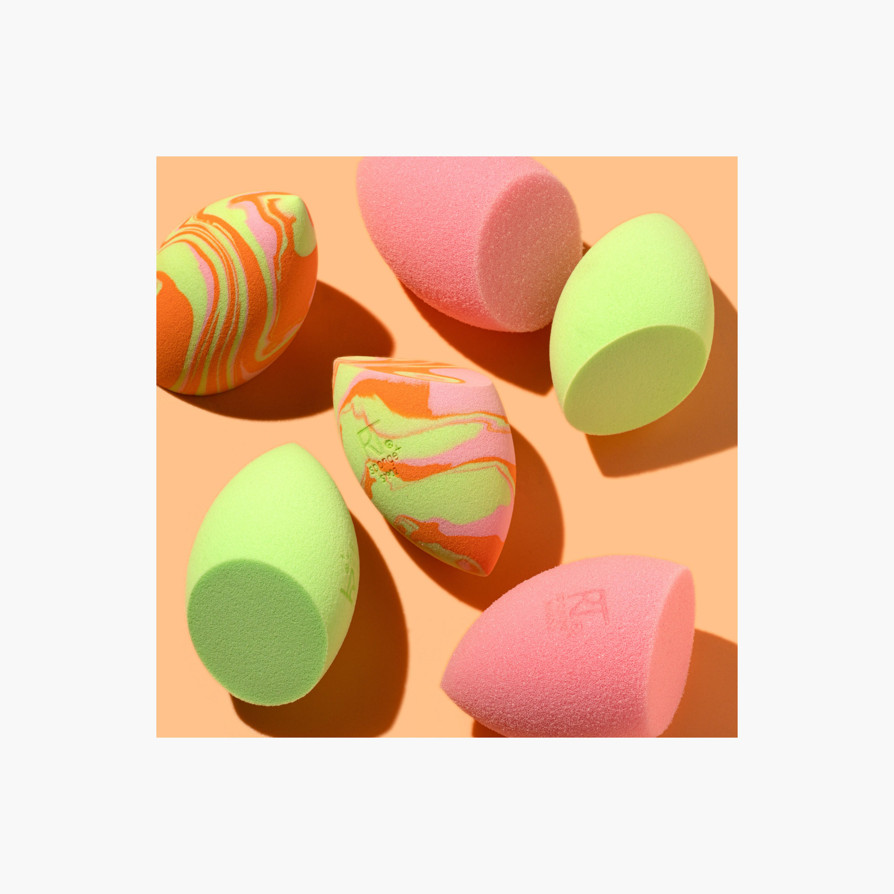 Real Techniques Swirl Design Makeup Sponge-beautyandpersonalcare-makeup-brushesandaccessories-sponges-image-1