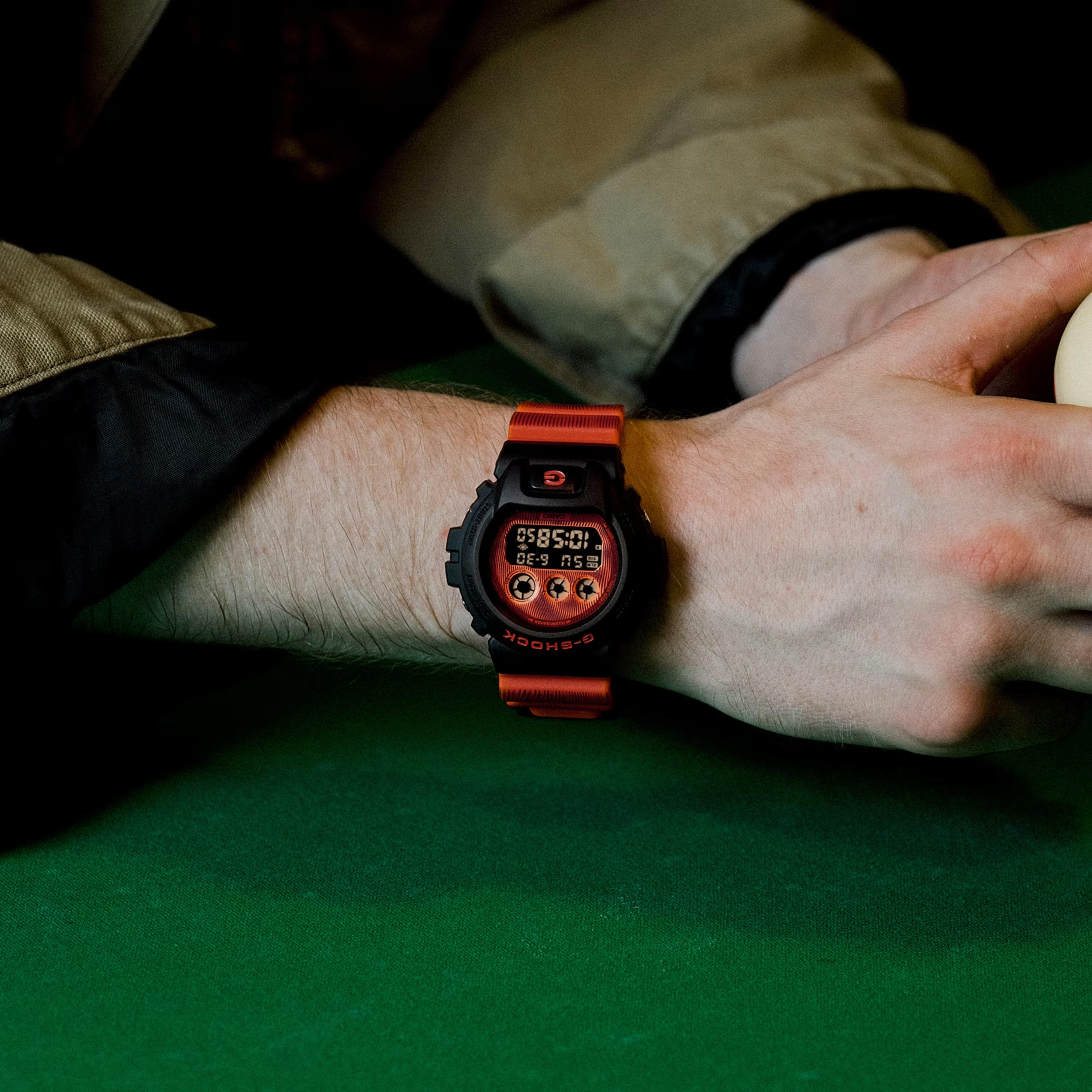 DW-6900TD-4DR ساعة رقمية للرجال بألوان متعددة مع سوار سيليكون من جي شوك-men-watchesandjewellery-watches-image-3