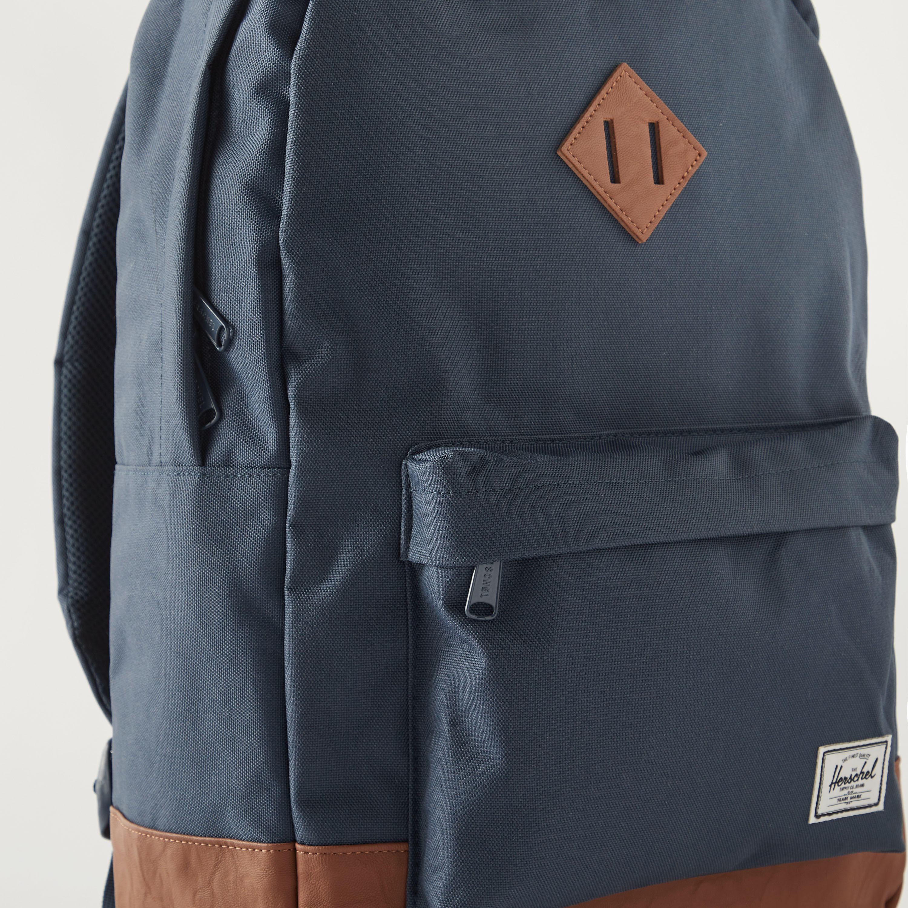شنطة ظهر بحمالات كتف قابلة للتعديل وطبعات من هيرشيل سبلاي كو - 14x31x46 سم-school-bagsandbackpacks-backpacks-image-3