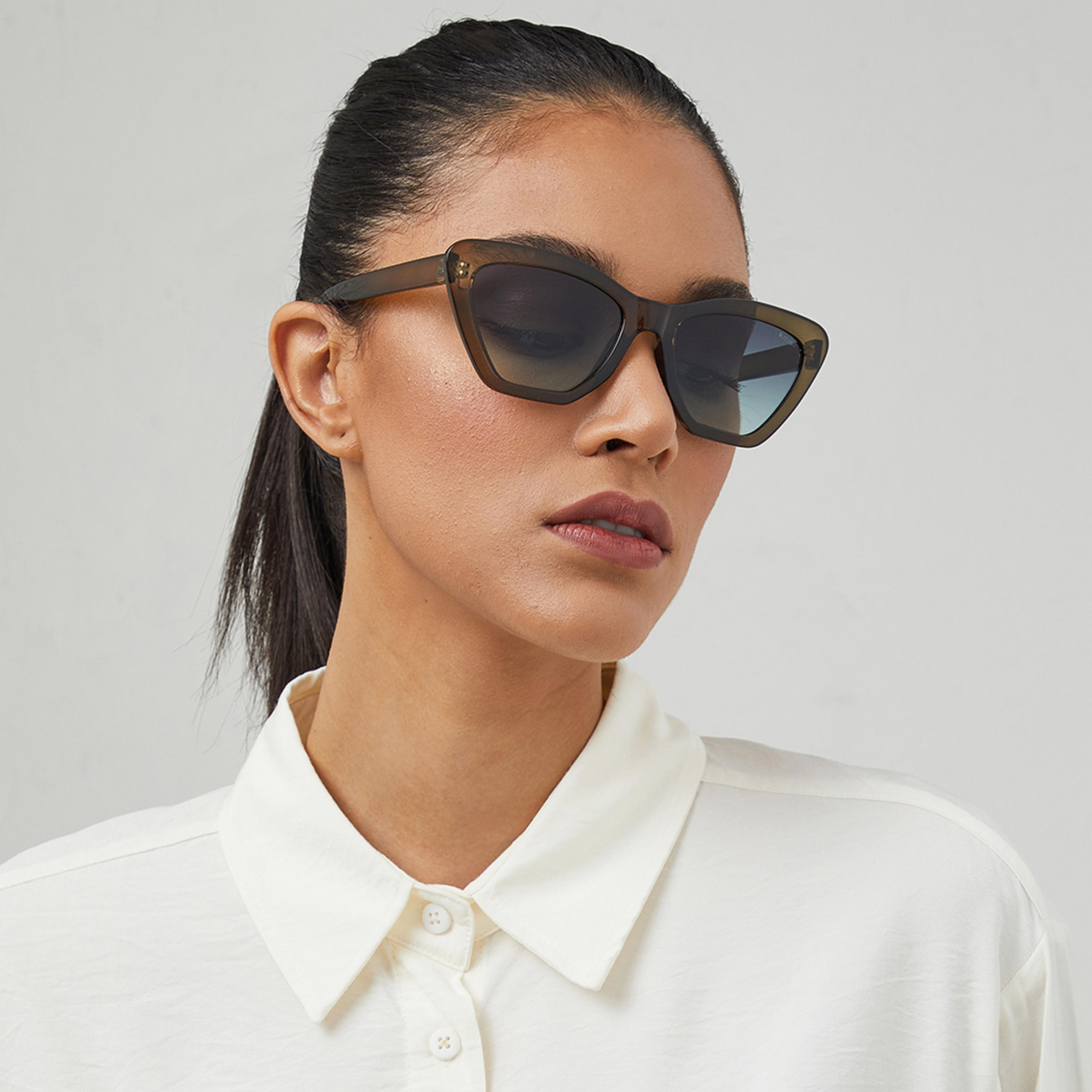نظارة شمسية زرقاء ذات كات آي من بلاك أوت هاتي مع 57 مم -women-sunglasses-image-4