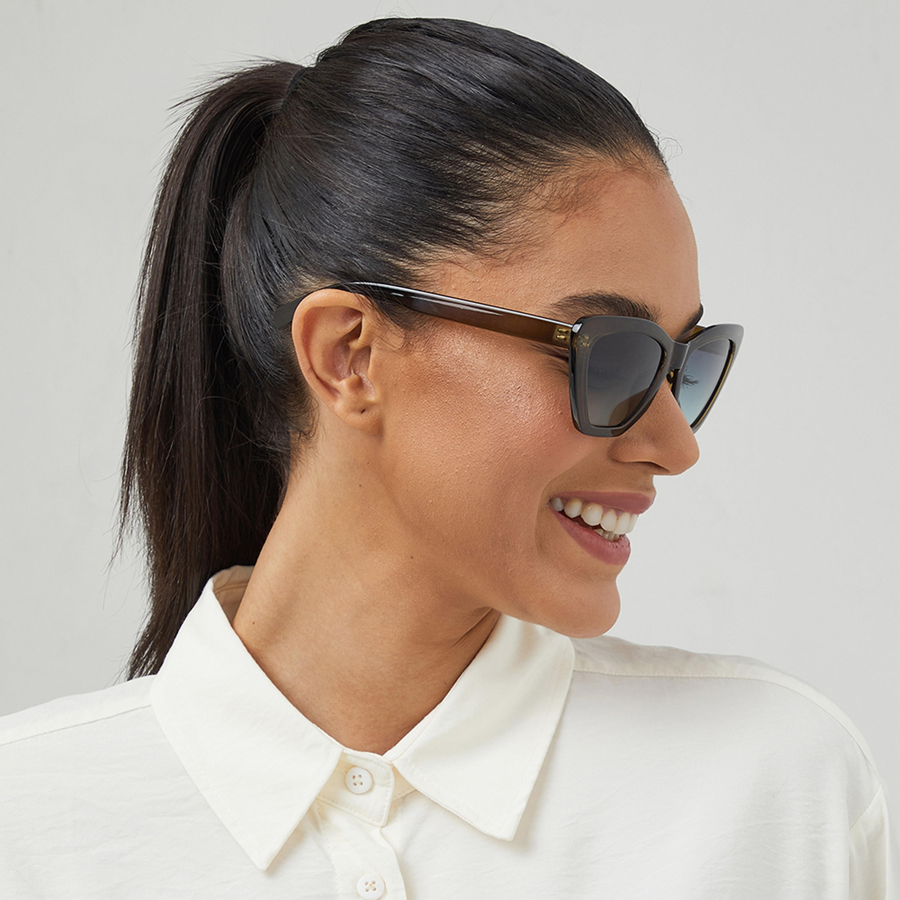 نظارة شمسية زرقاء ذات كات آي من بلاك أوت هاتي مع 57 مم -women-sunglasses-image-5