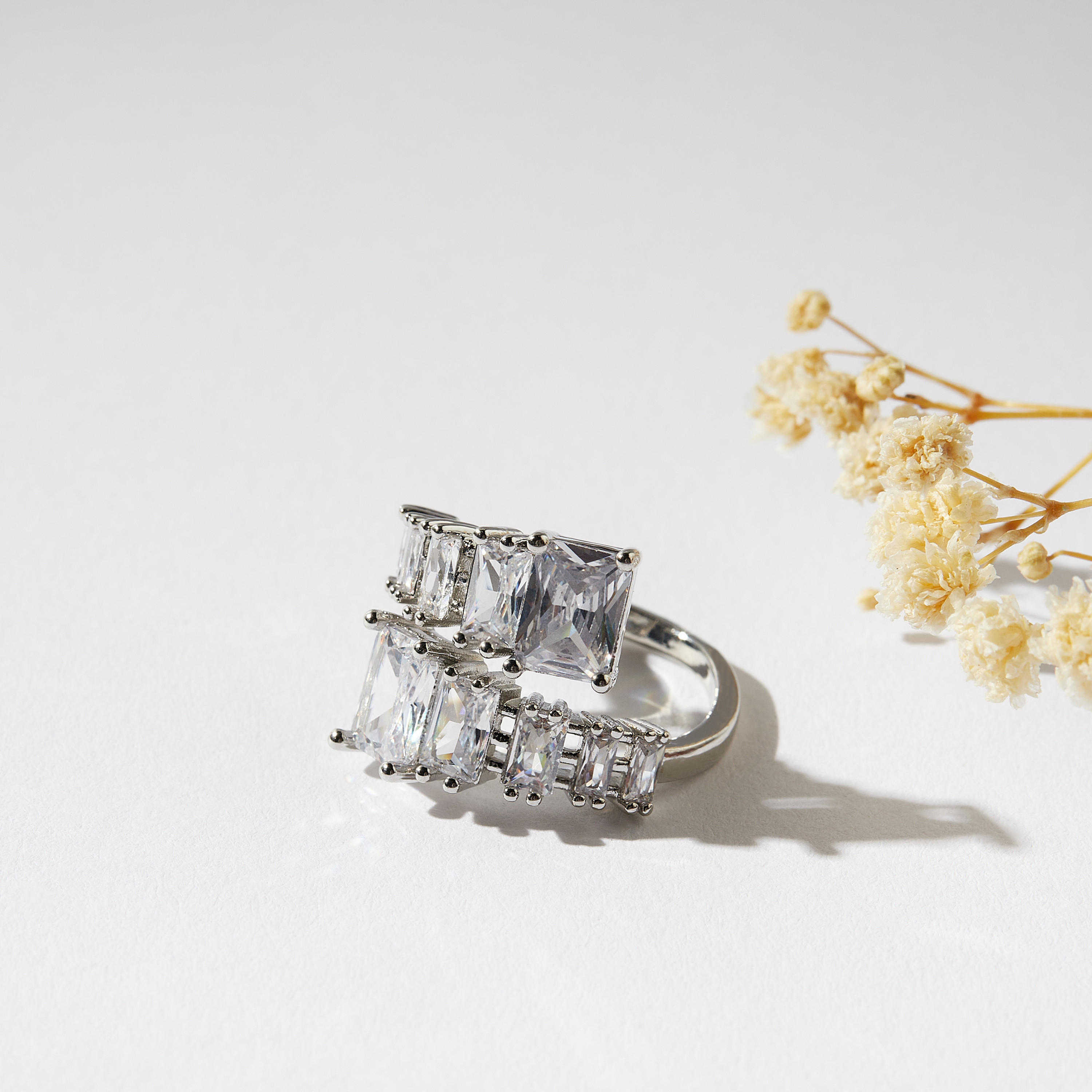 خاتم مزيّن بمكعب زركونيا-women-watchesandjewellery-jewellery-rings-image-1