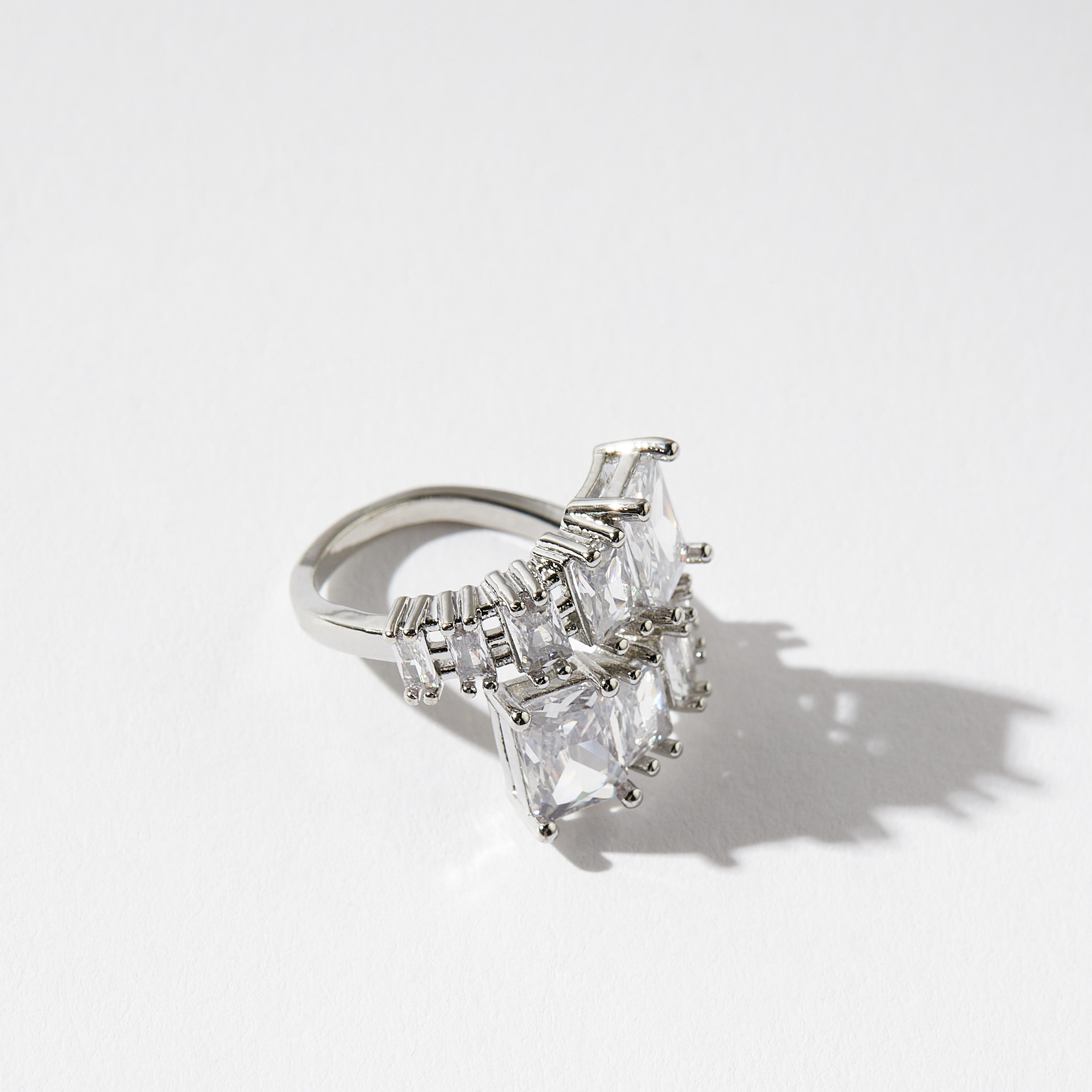 خاتم مزيّن بمكعب زركونيا-women-watchesandjewellery-jewellery-rings-image-2