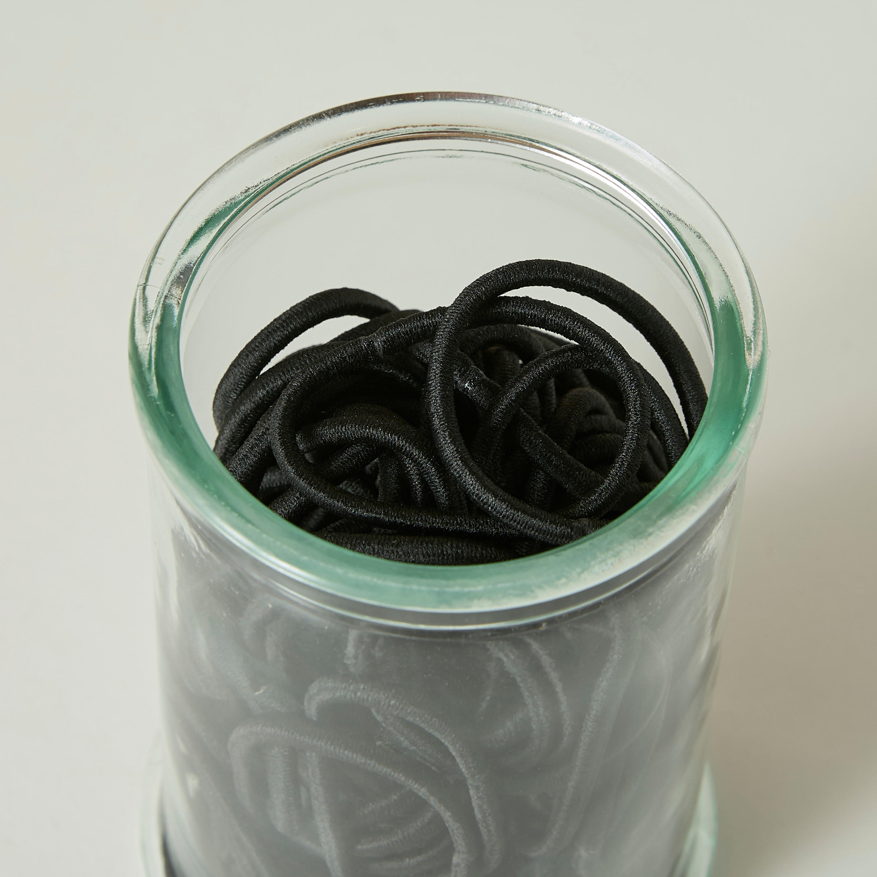 مجموعة ربطات شعر سادة 120 قطعة في وعاء زجاجي من فايندز-women-hairaccessories-image-5