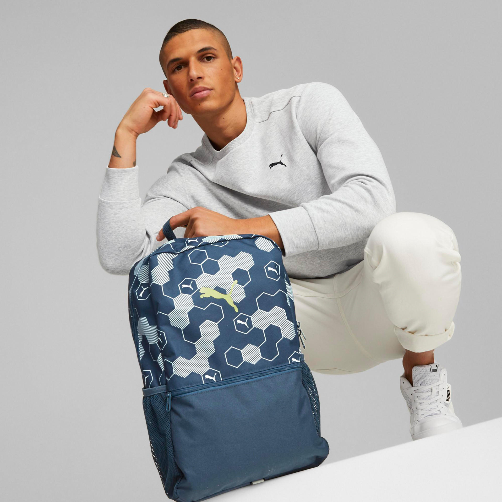شنطة ظهر بسحاب إغلاق وحمالات قابلة للتعديل وطبعات شعار من بوما-men-bags-image-3