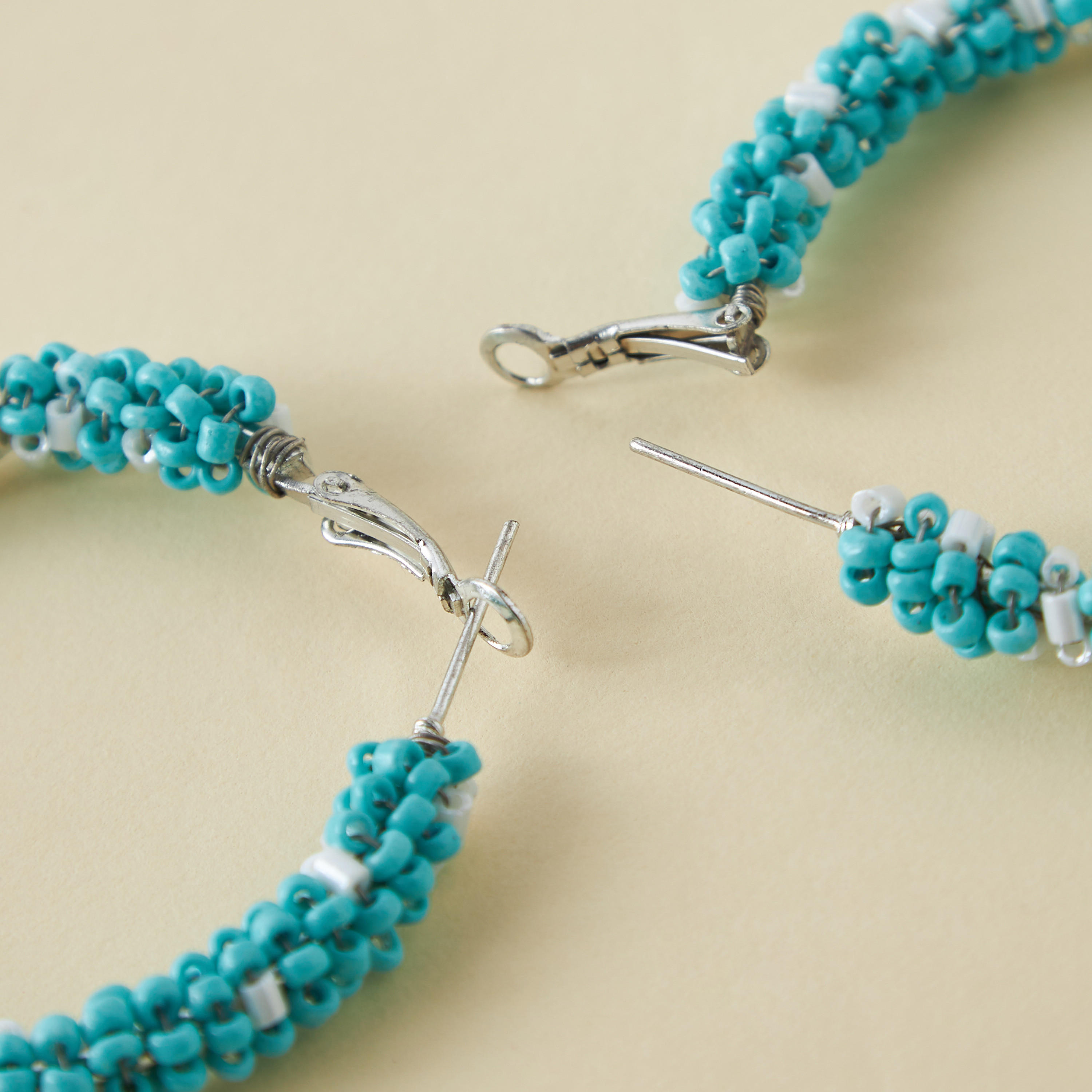 حلق ميتاليك بقفل مفصلي-women-watchesandjewellery-jewellery-earrings-image-4