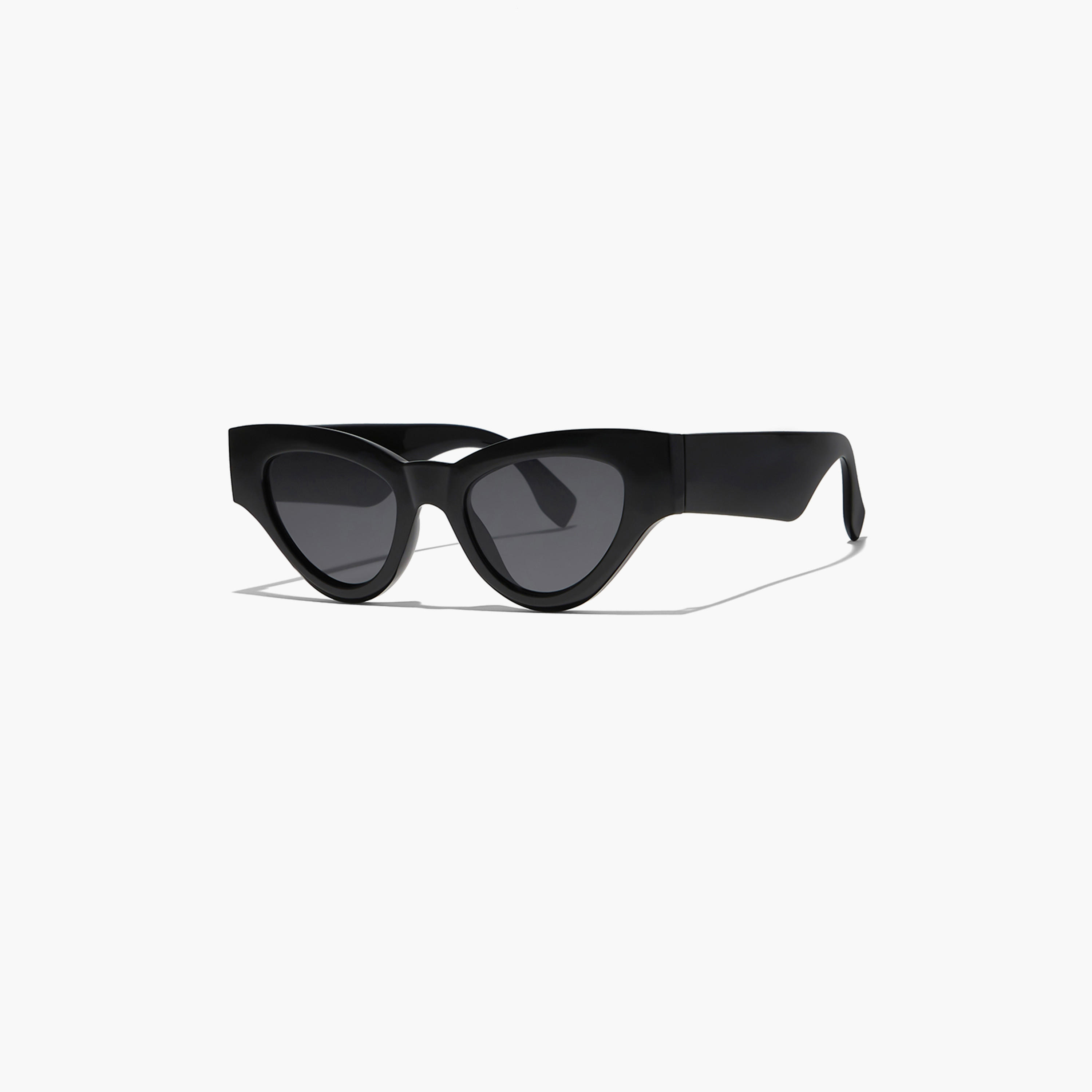 نظارة شمسية بعدسات سوداء ذات كات آي من بلاك أوت بيريوينكل مع 50 مم -women-sunglasses-image-1