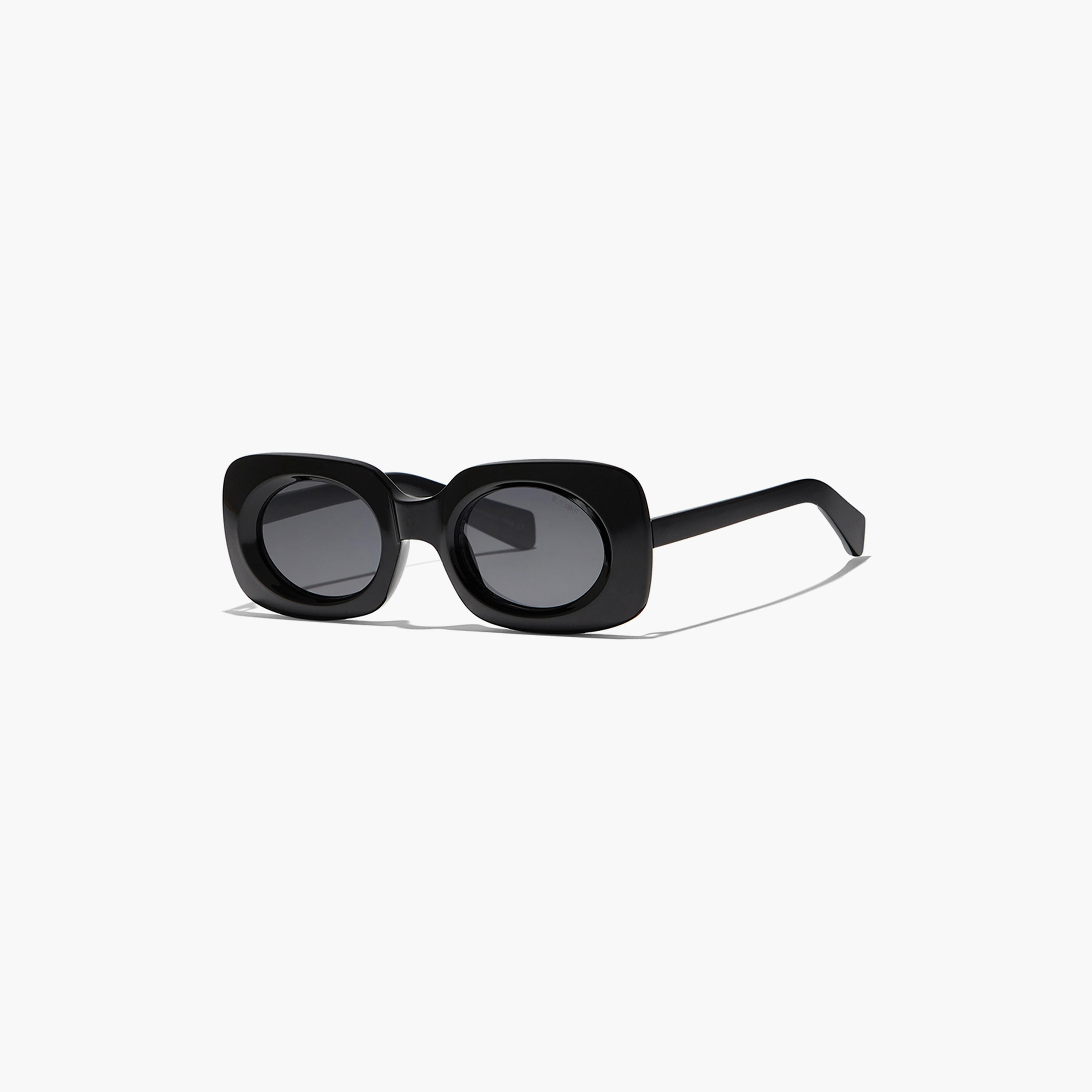 BLA-000271-0101 | نظارة شمسية بعدسات سوداء مستطيلة مع 49 مم للنساء من بلاك أوت-women-sunglasses-image-1