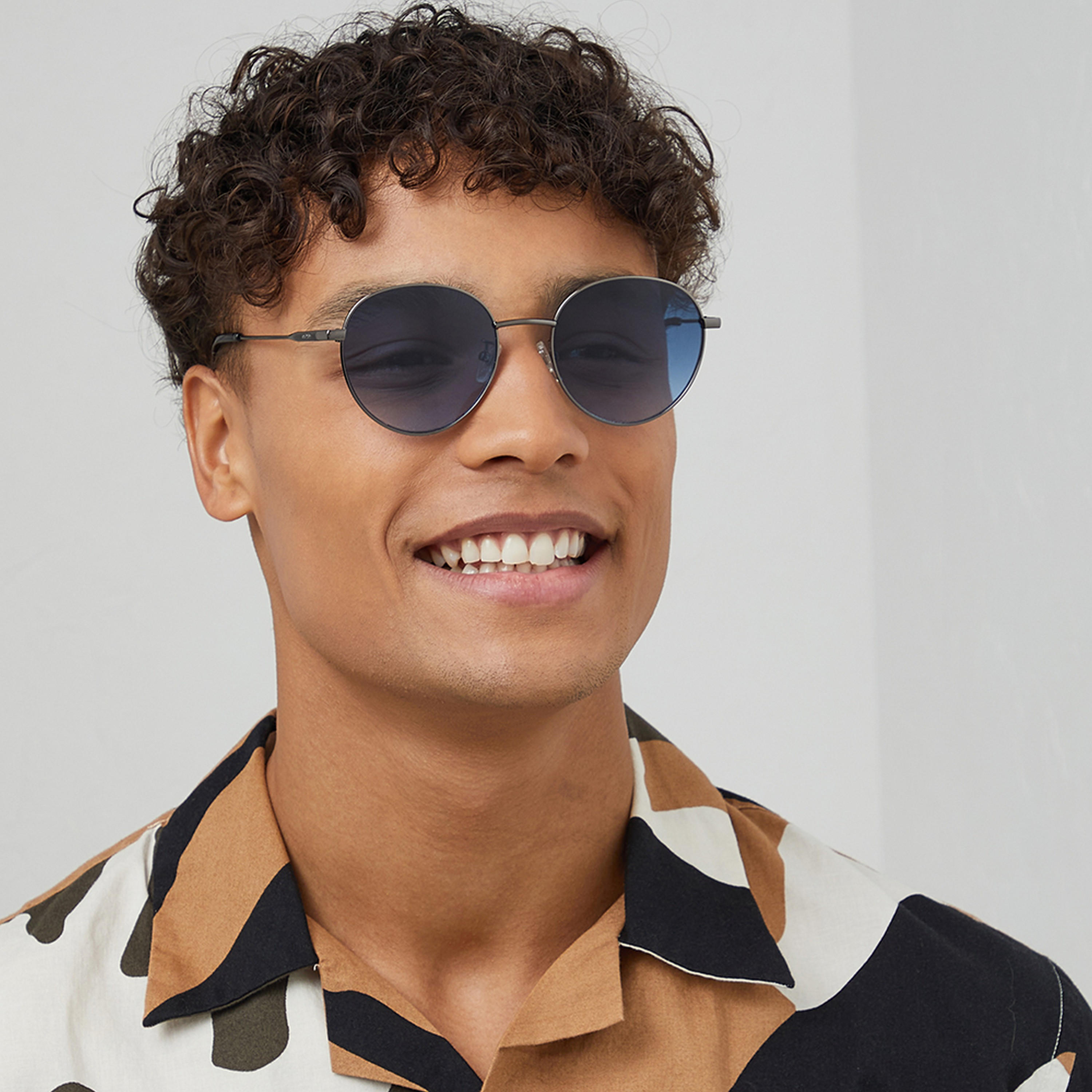 نظارة شمسية بعدسات زرقاء مستديرة من 30 ساندايز تيرن أراوند مع 52 مم -men-sunglasses-image-6