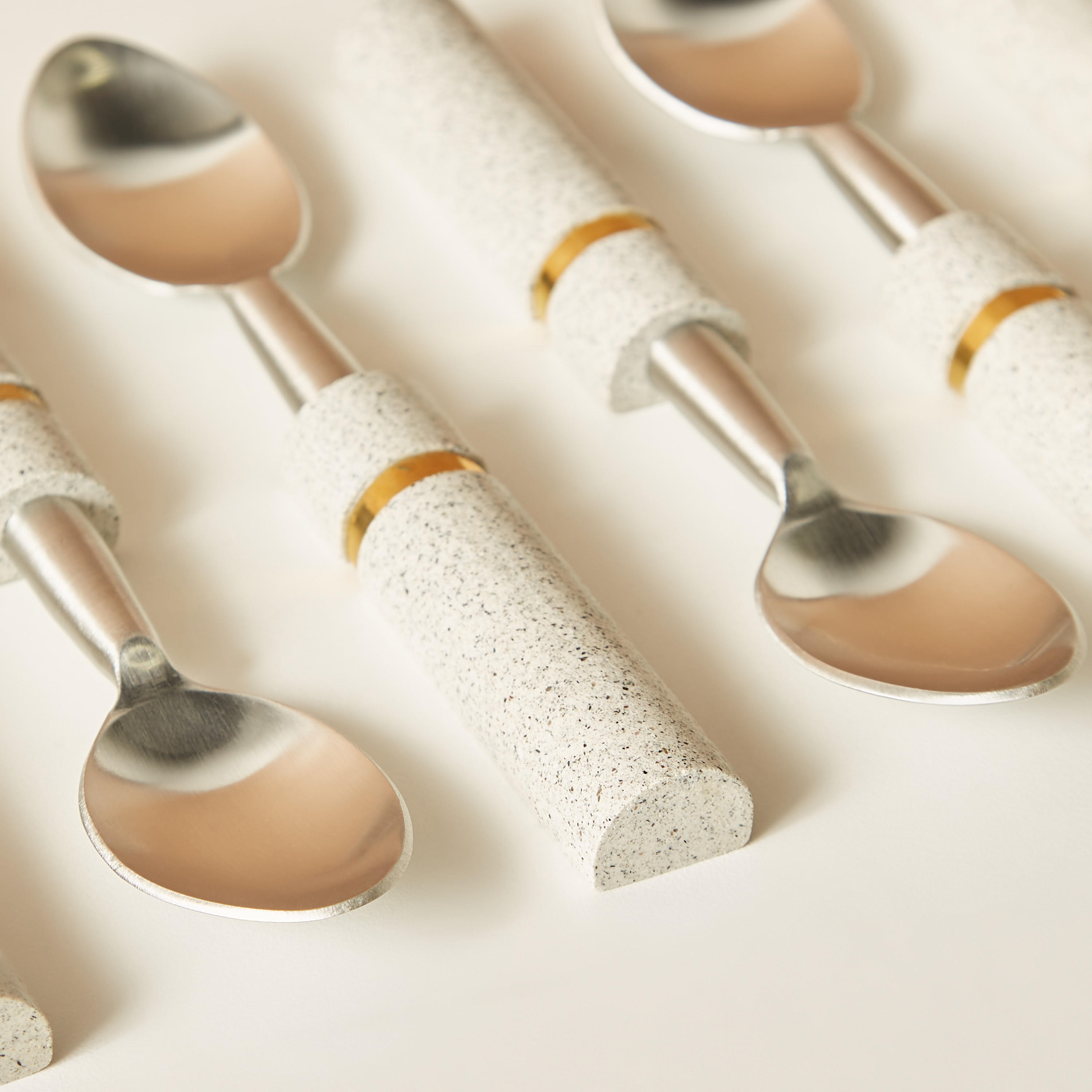 ملاعق ستانليس ستيل مرقطة - طقم من 6 قطع-household-dining-cutlery-cutlerysets-image-4