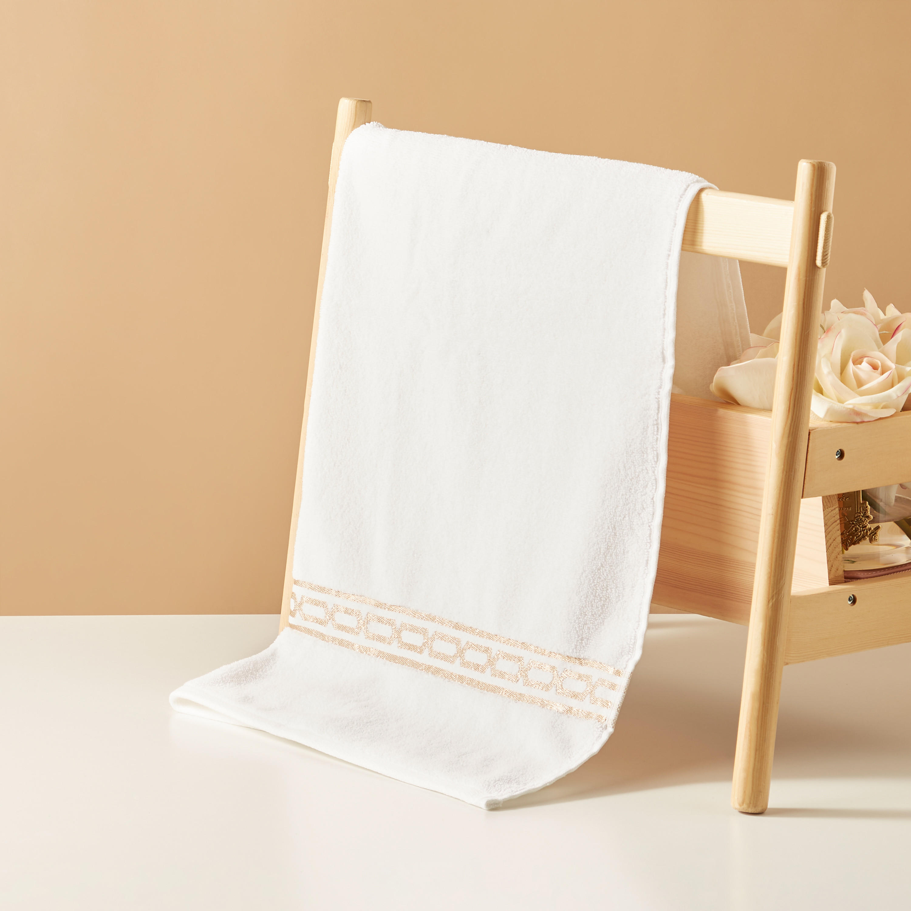 منشفة حمّام جاكار من القطن من جيا كومو - 70x140 سم-household-bathandlaundry-bathlinen-towels-image-1
