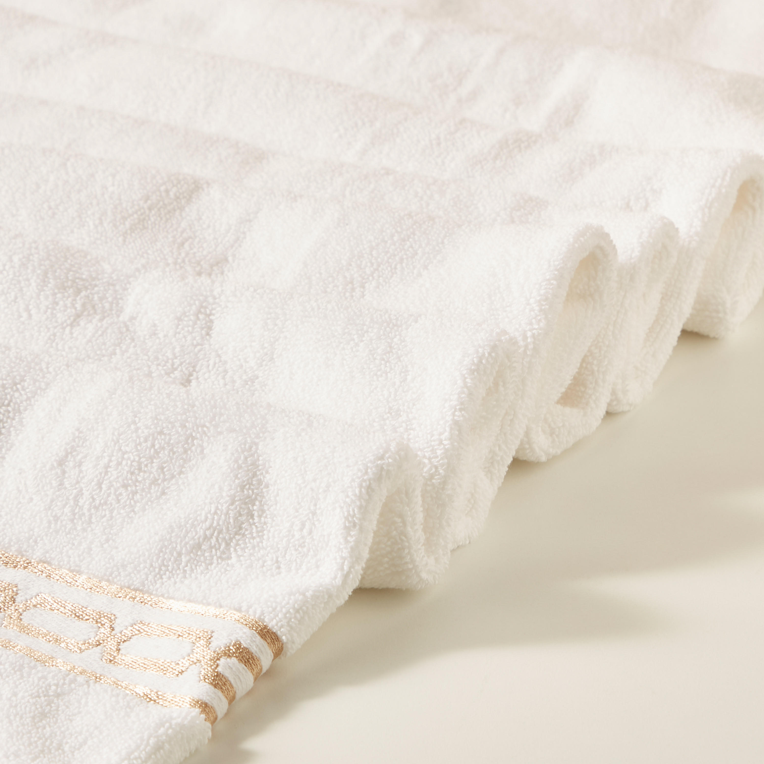 منشفة حمّام جاكار من القطن من جيا كومو - 70x140 سم-household-bathandlaundry-bathlinen-towels-image-4