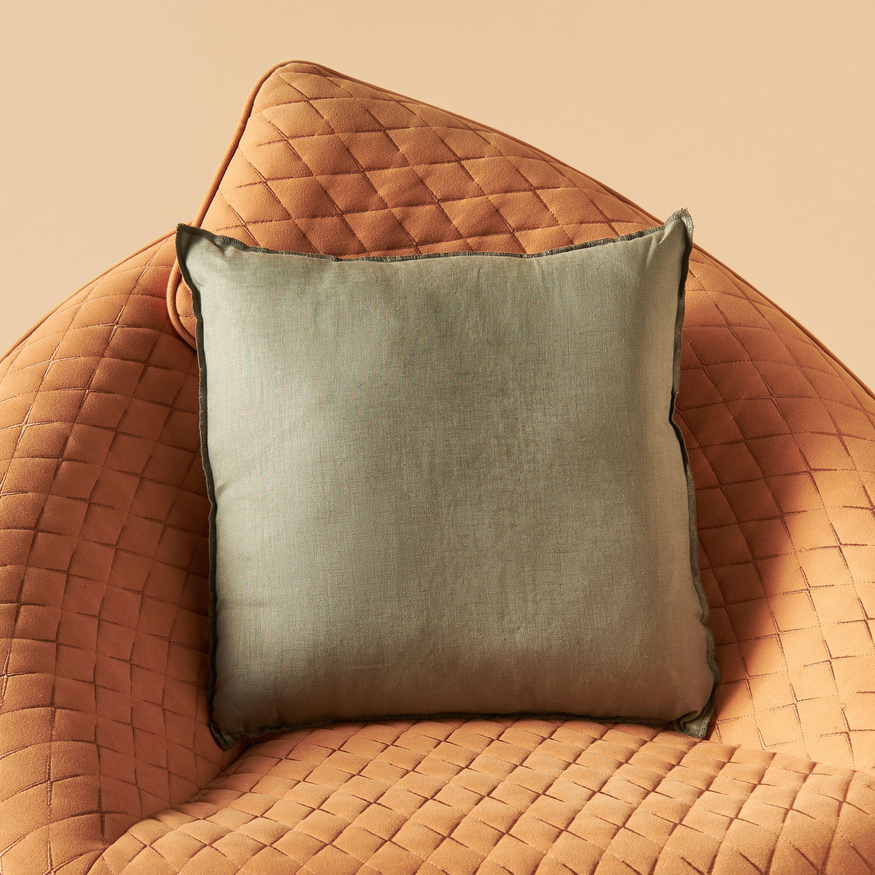 وسادة بارزة الملمس بتفاصيل شراشيب - 45x45 سم-household-cushionsandthrows-filledcushions-decorativecushions-image-2