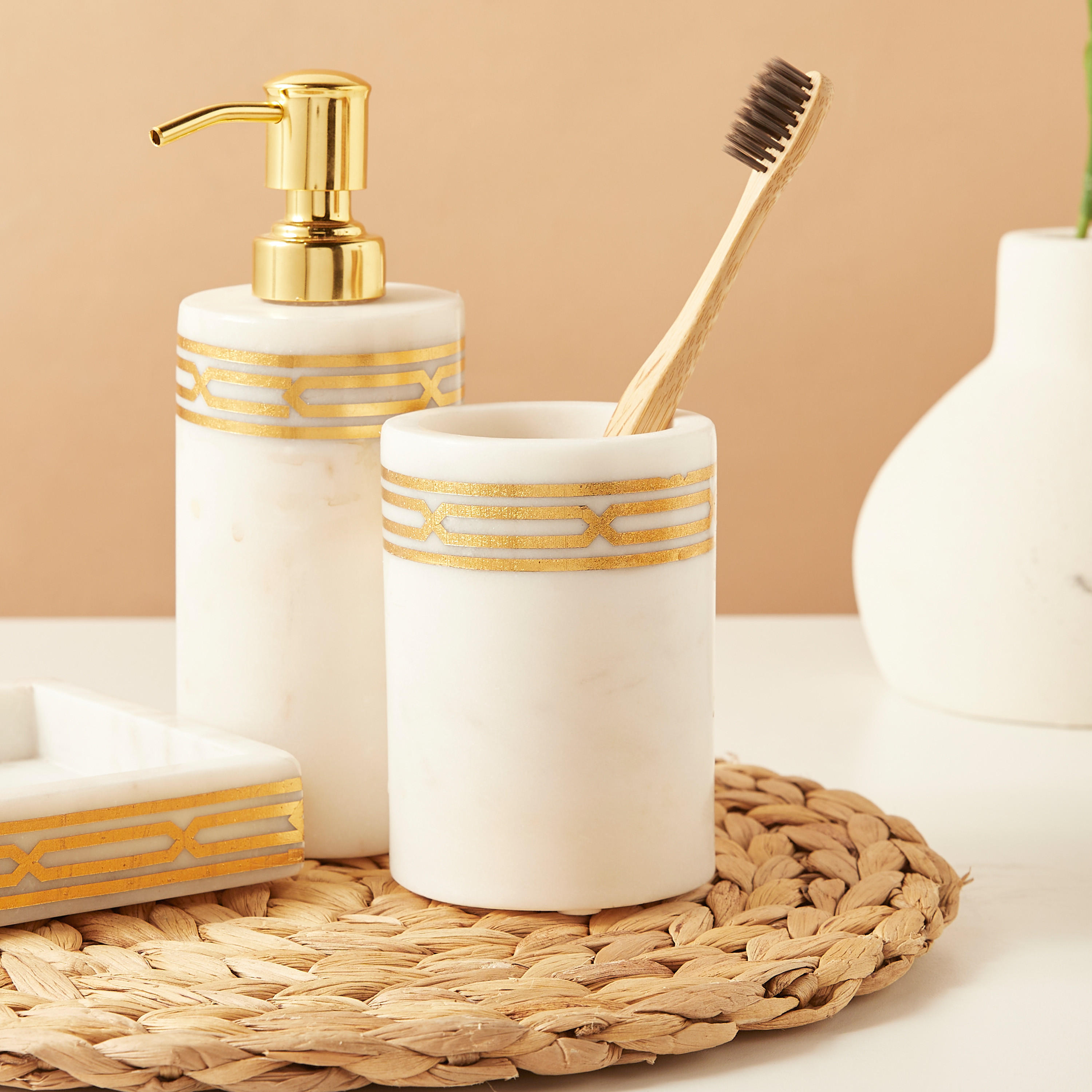 كوب حمّام من الرخام من جيا كومو-household-bathandlaundry-bathaccessories-toothbrushholdersandtumblers-image-1