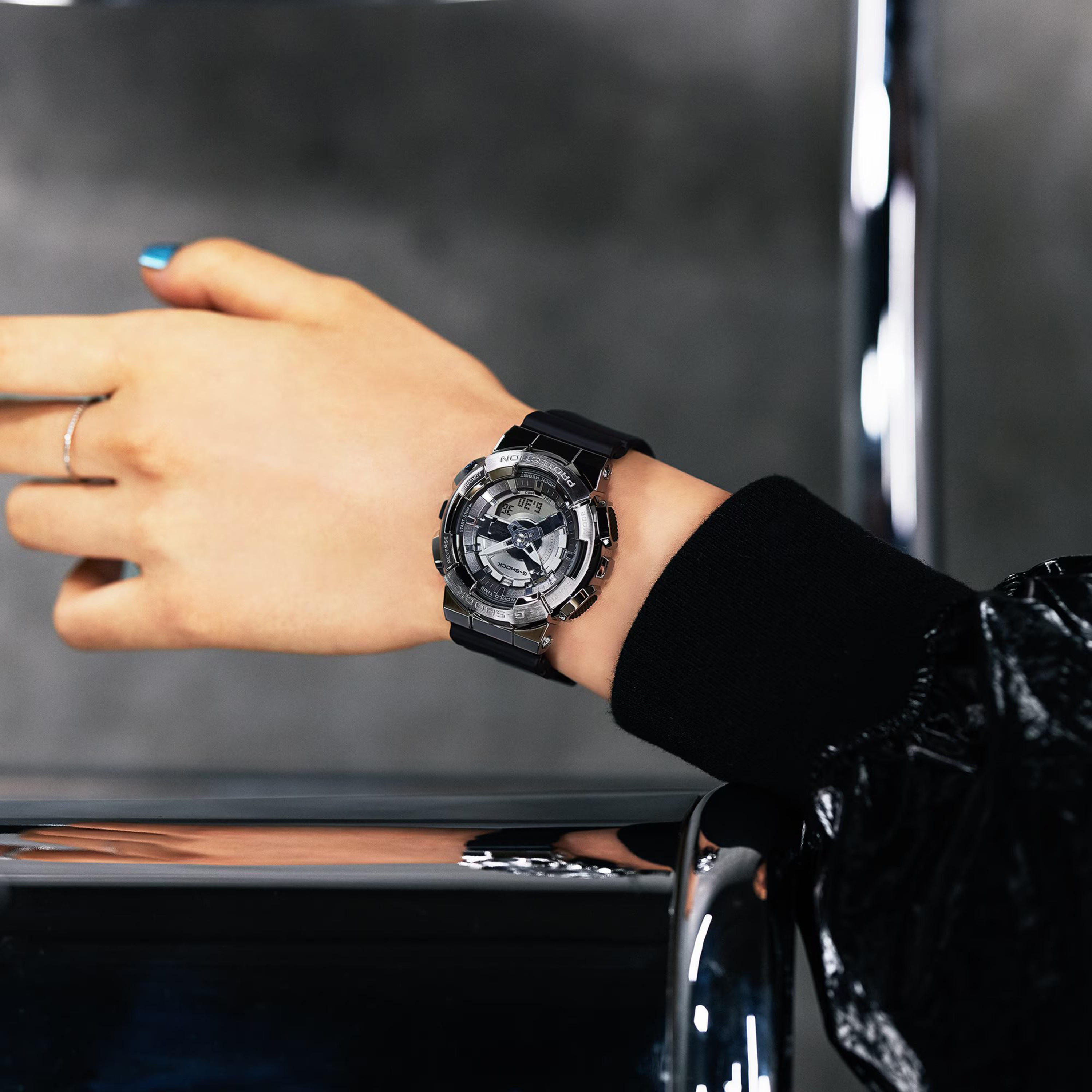 ساعة جي شوك الرقمية ذات أنالوج بسوار راتنج اسود للجنسين | GM-S110-1ADR-men-watchesandjewellery-watches-image-5