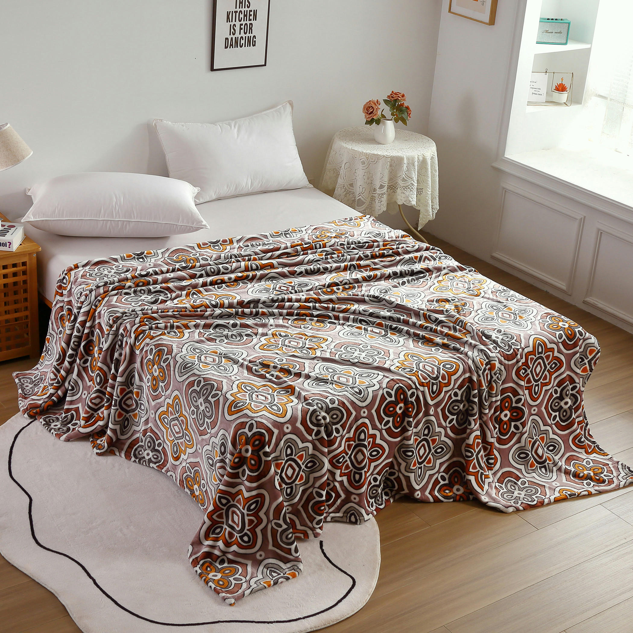 بطانية فلانيل بطبعات من كارلين ديكور - 150x200 سم-household-bedding-blankets-image-1