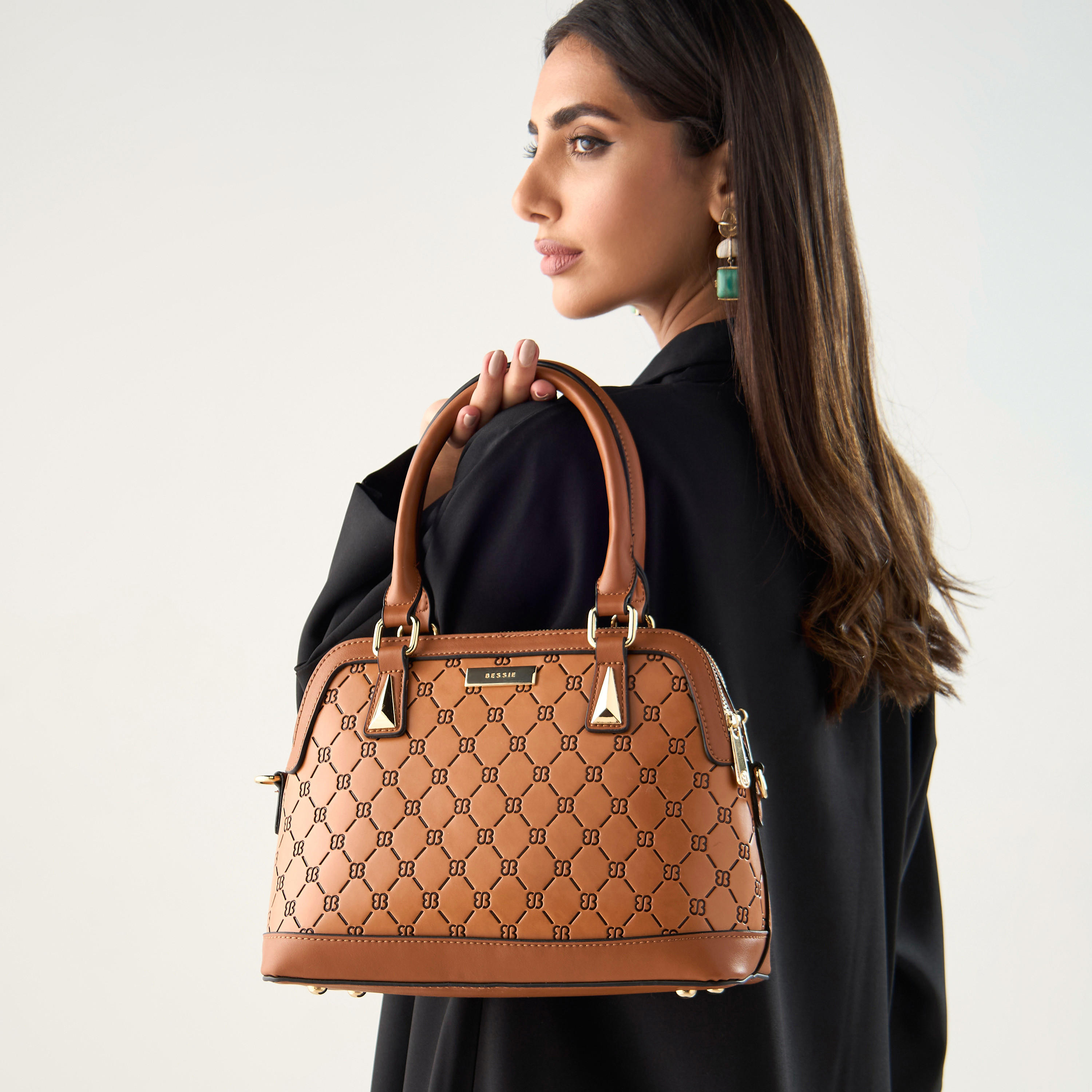 شنطة توتي بنقوش مونوجرام من بيسي لندن-women-bagsandwallets-handbags-image-2