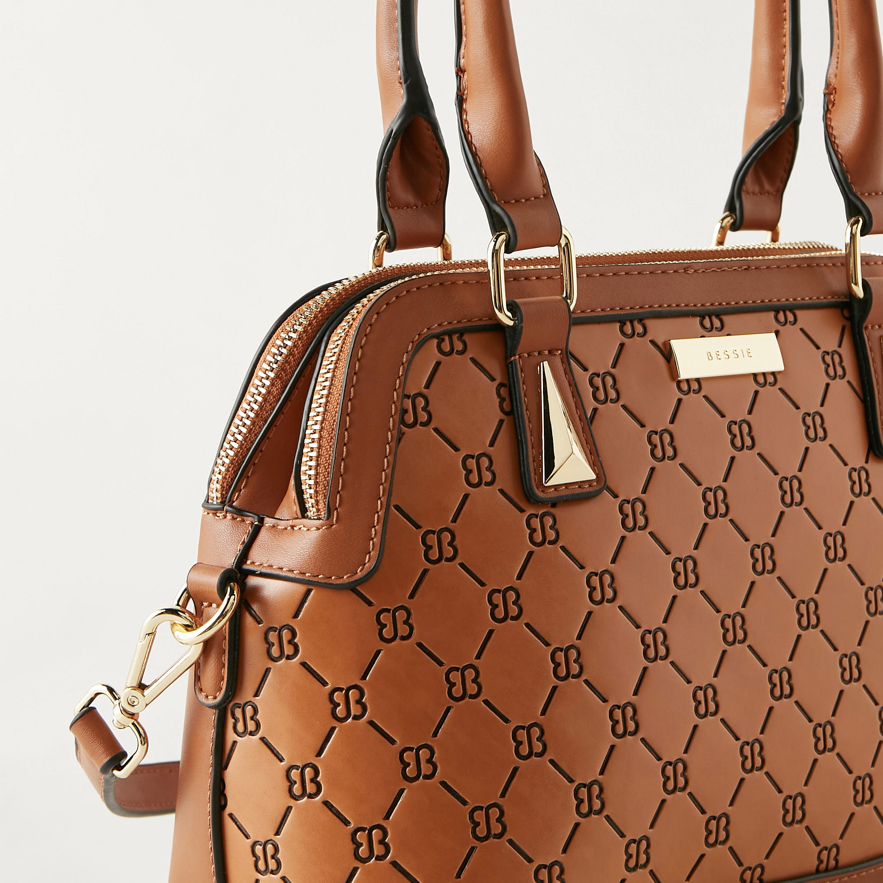 شنطة توتي بنقوش مونوجرام من بيسي لندن-women-bagsandwallets-handbags-image-4