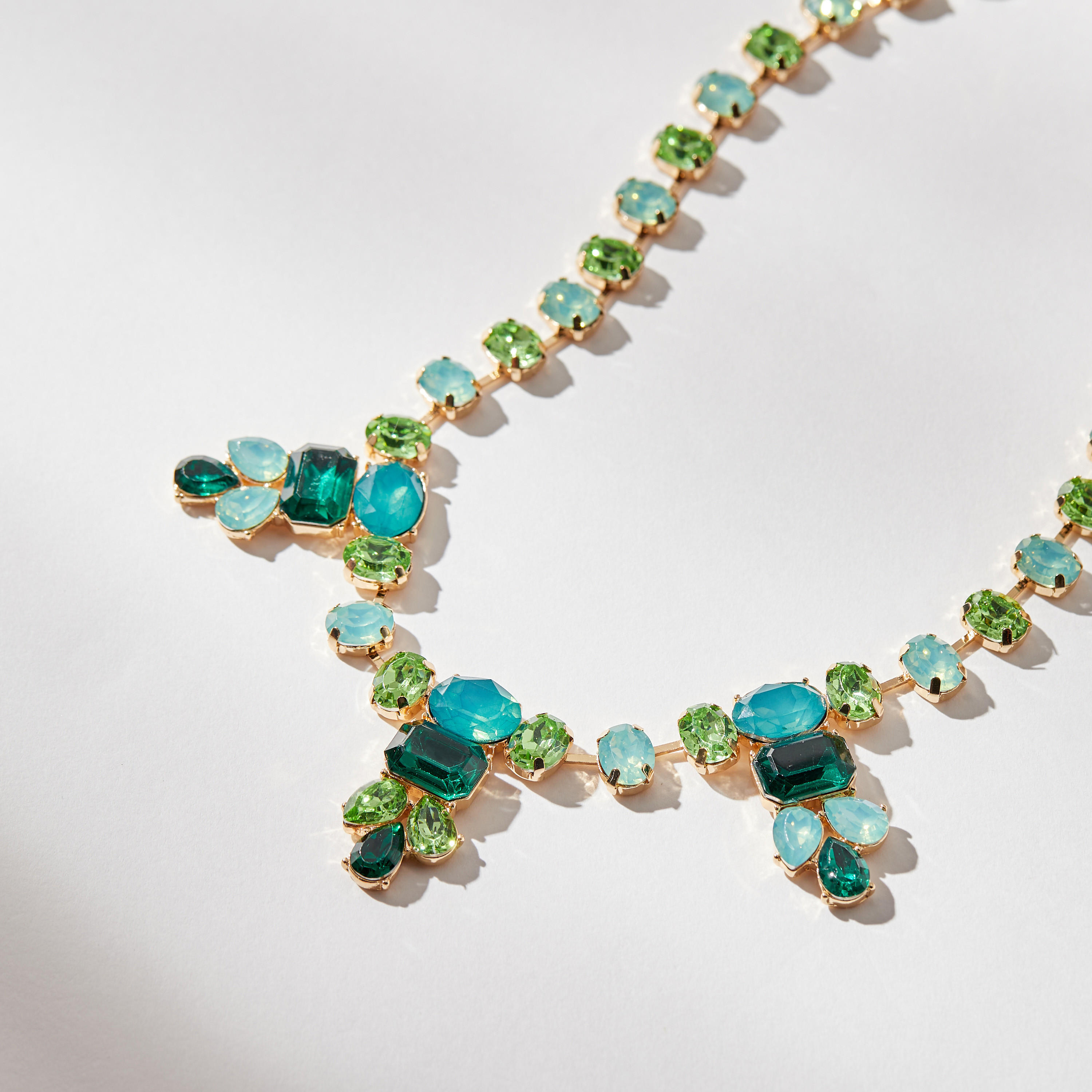 عقد مزين بالحجر وبمشبك إغلاق-women-watchesandjewellery-jewellery-necklacesandpendants-image-3