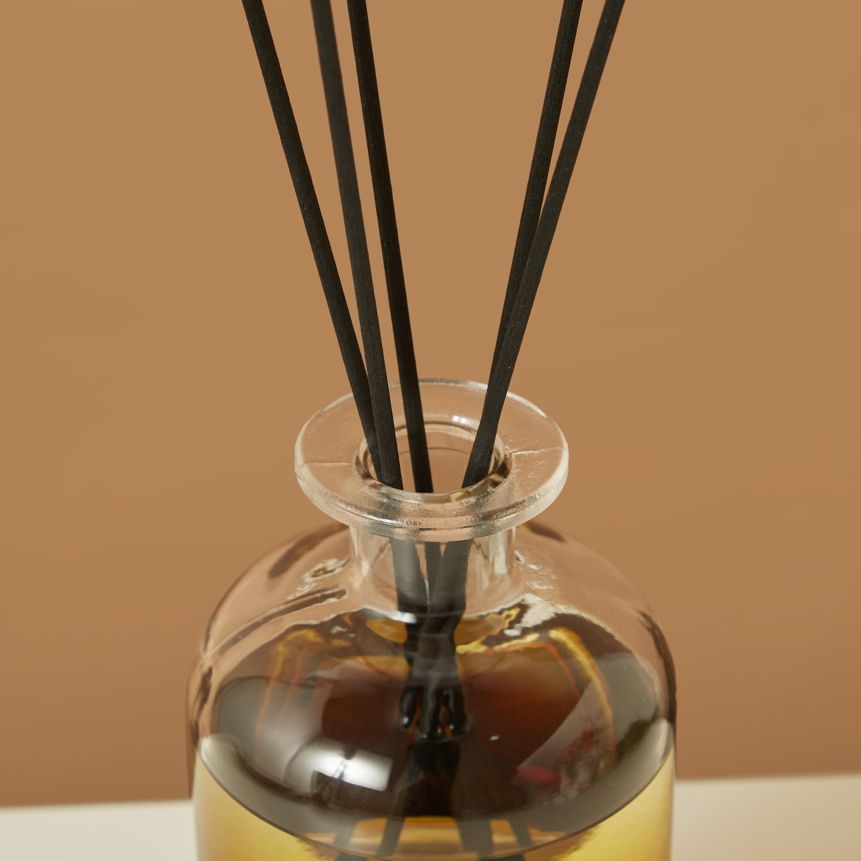 موّزع عطور ديزيرت ديون من سينت.د - 250 مل-household-homefragrance-reeddiffusers-image-3