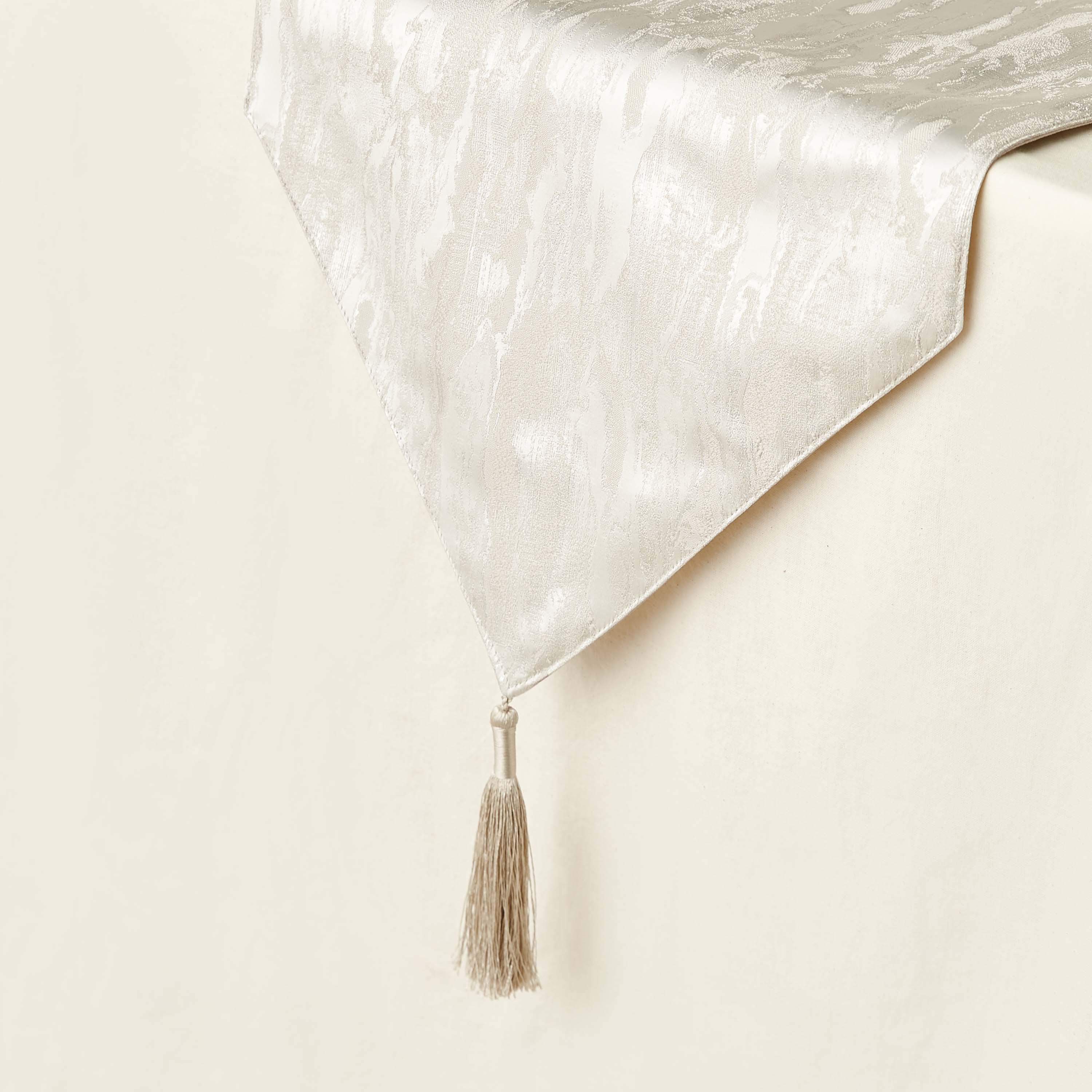 Casa Arabica Jacquard Textured Runner - 33x180 cms-household-dining-tablelinen-runnersandtablecovers-image-2