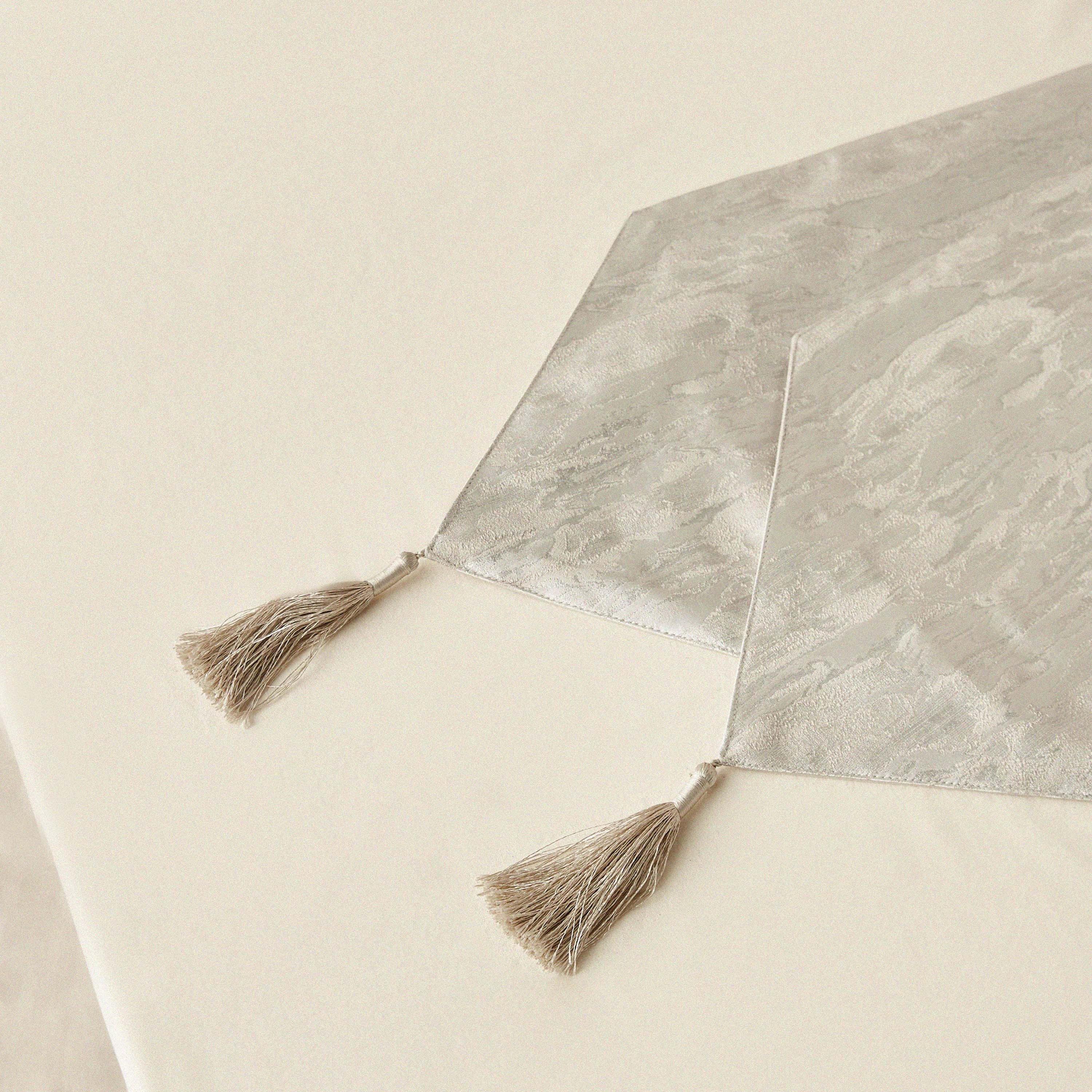 Textured Jacquard Table Runner with Tassels - 260x35 cm-household-dining-tablelinen-runnersandtablecovers-image-4