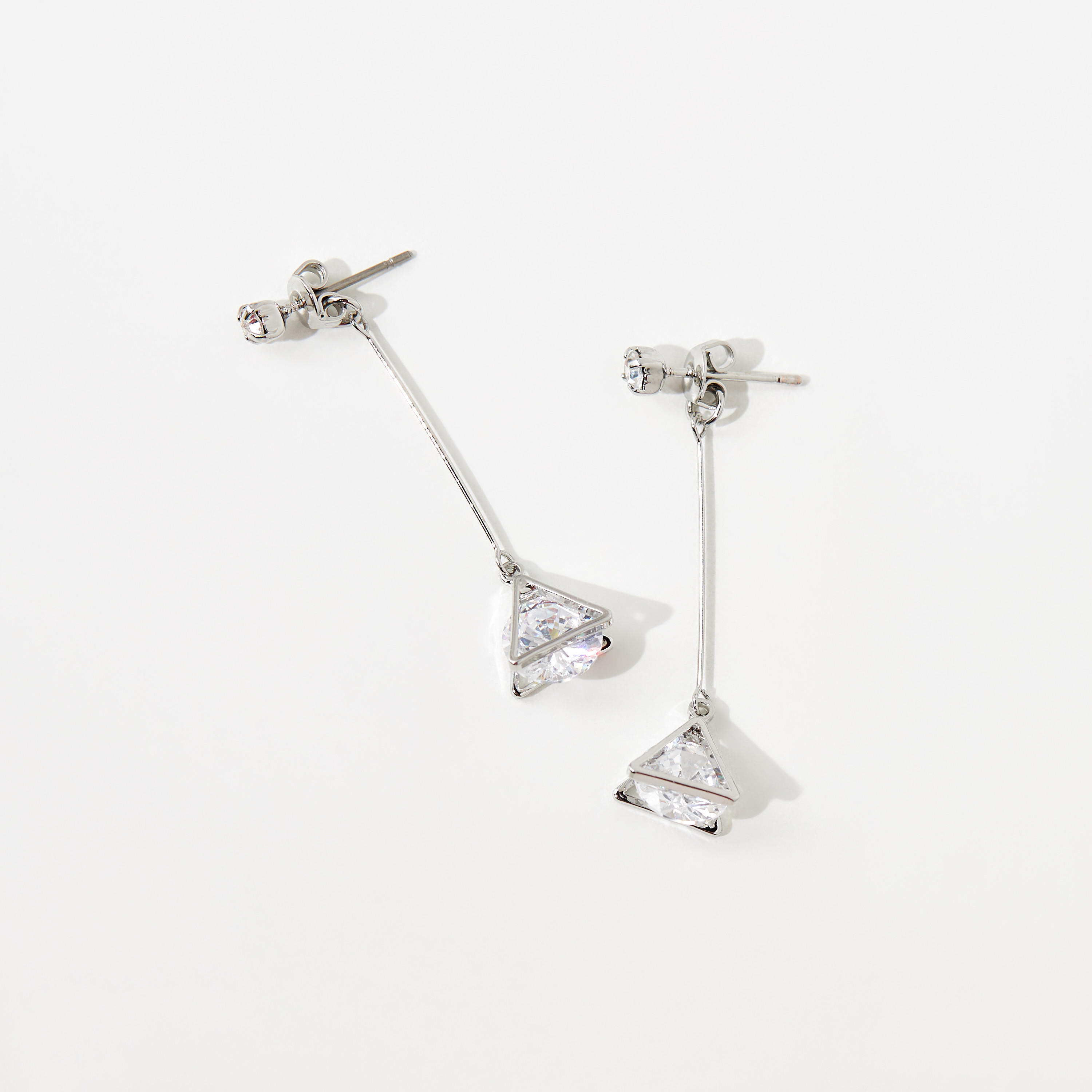 حلق متدلي مزيّن بمكبس إغلاق خلفي-women-watchesandjewellery-jewellery-earrings-image-2