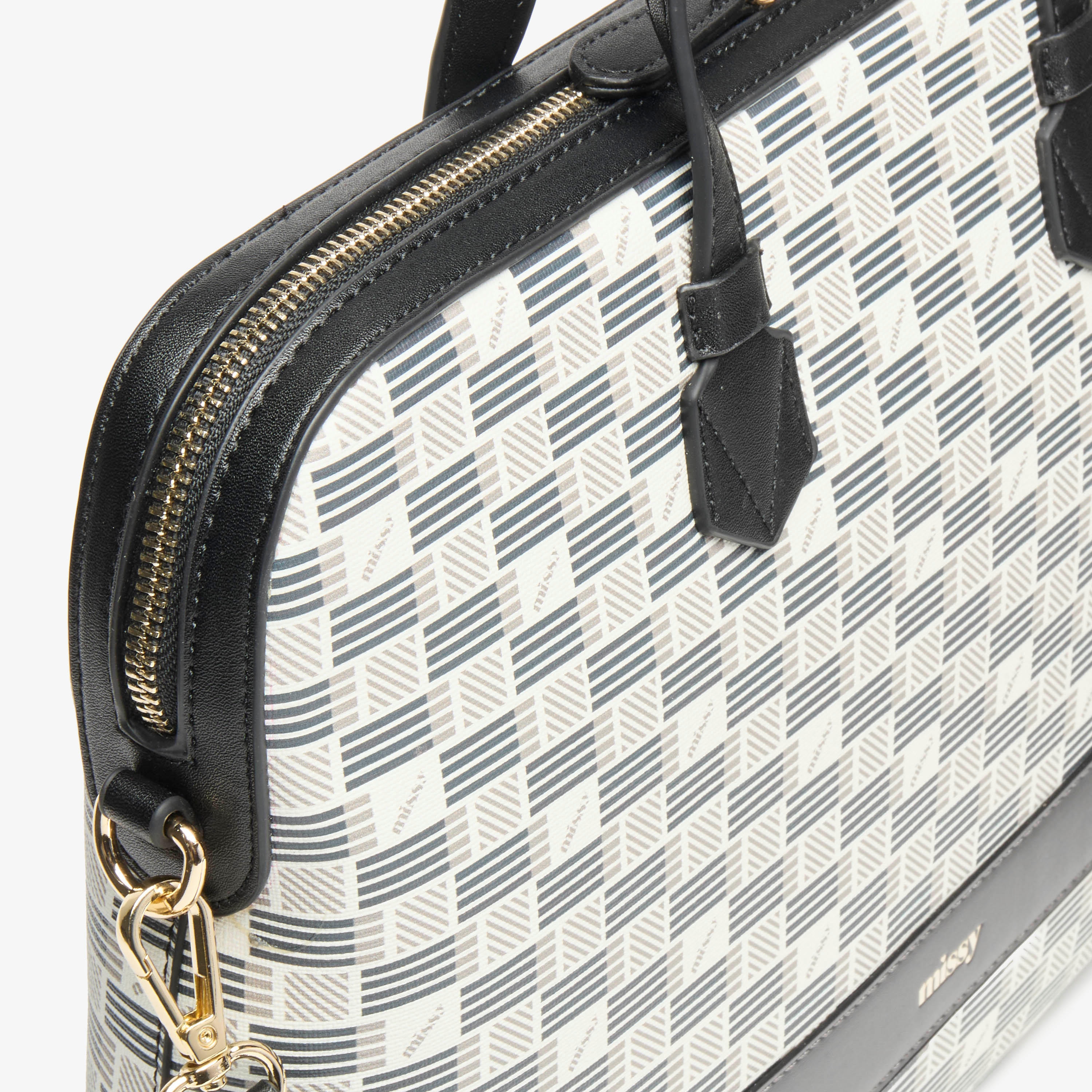 شنطة لابتوب بسحاب إغلاق ومقبض علوي بطبعات مونوجرام من ميسي-women-bagsandwallets-handbags-image-4