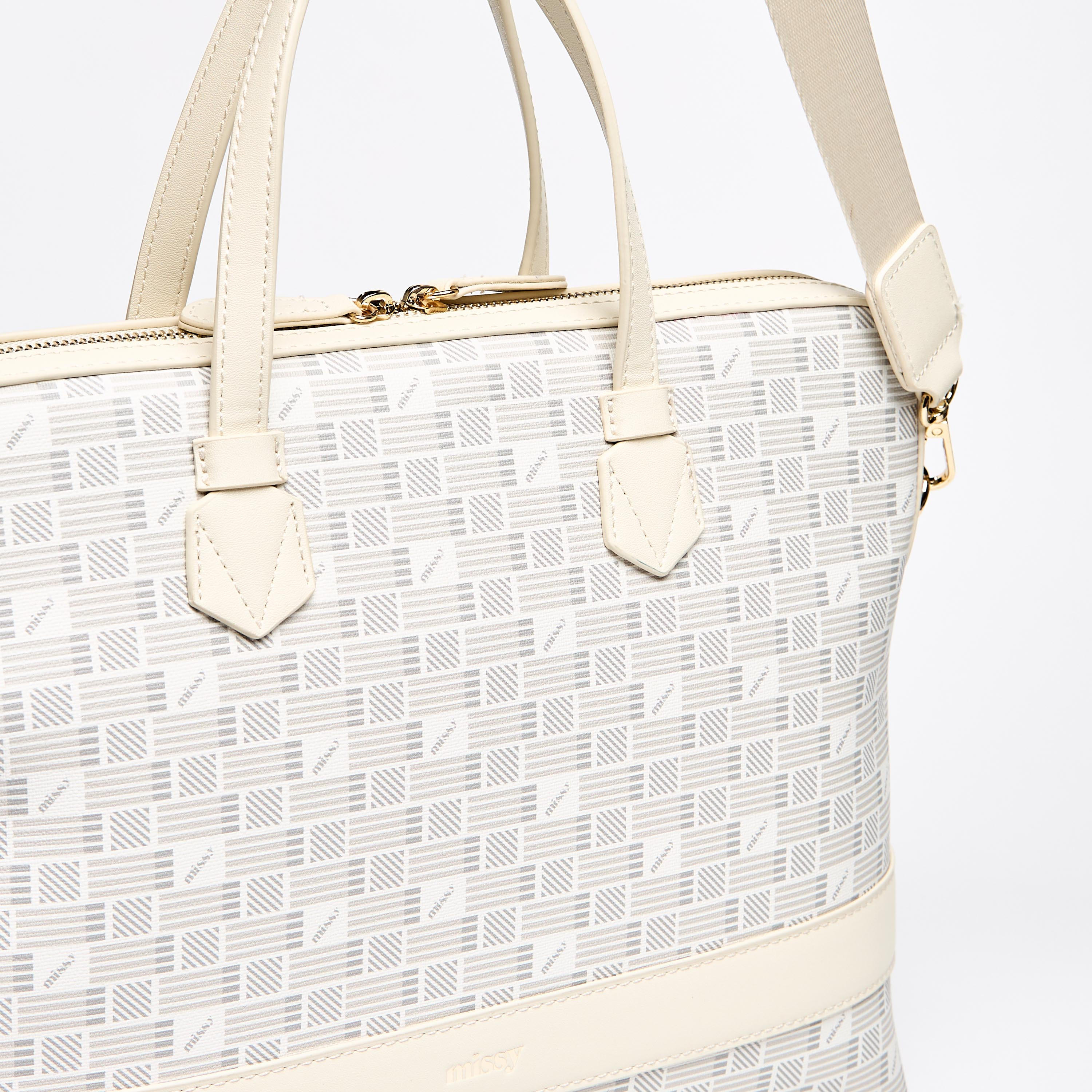 شنطة لابتوب بسحاب إغلاق ومقبض علوي بطبعات مونوجرام من ميسي-women-bagsandwallets-handbags-image-8