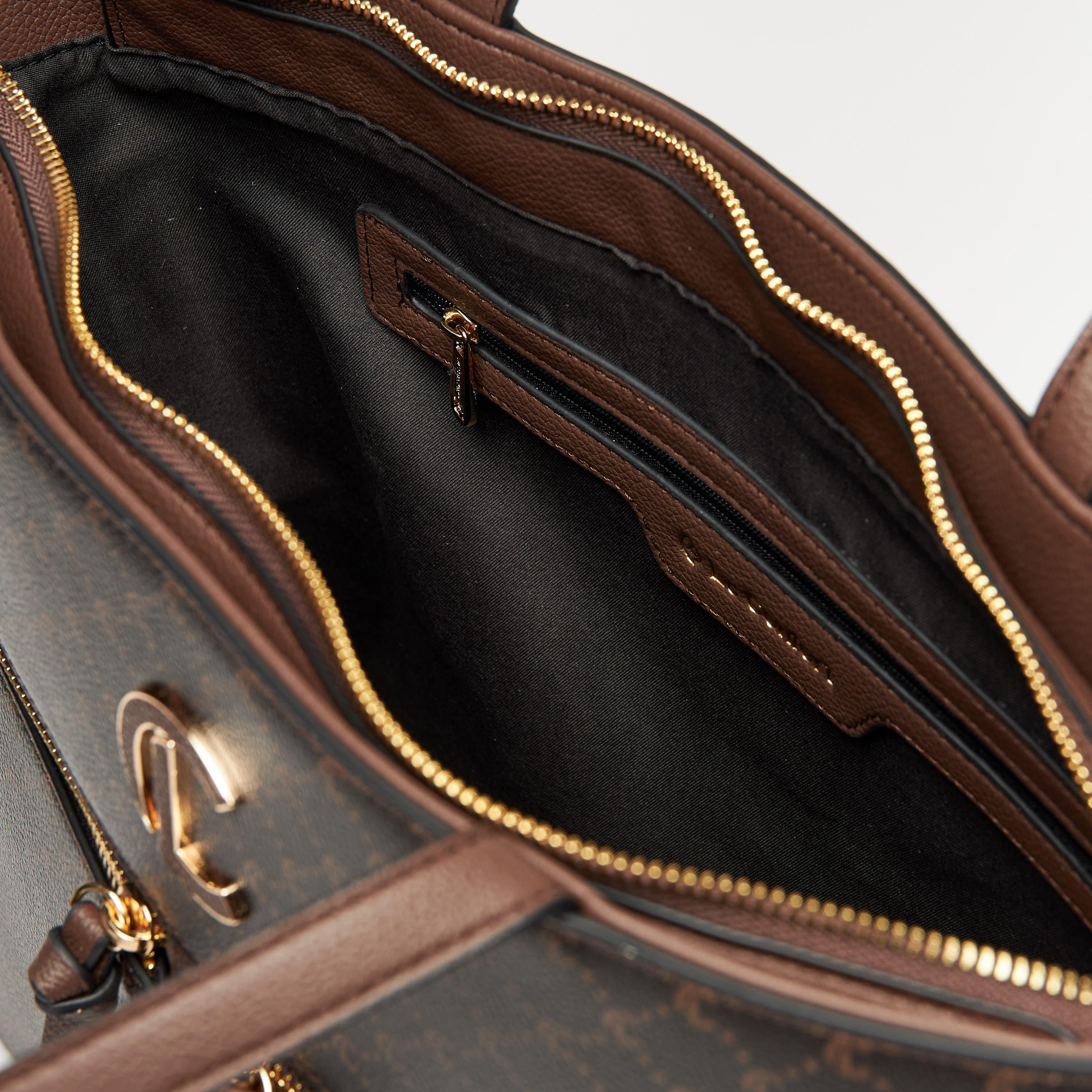 شنطة توتي بسحاب إغلاق ومقابض مزدوجة وطبعات مونوجرام من لو كونفورت-women-bagsandwallets-handbags-image-4