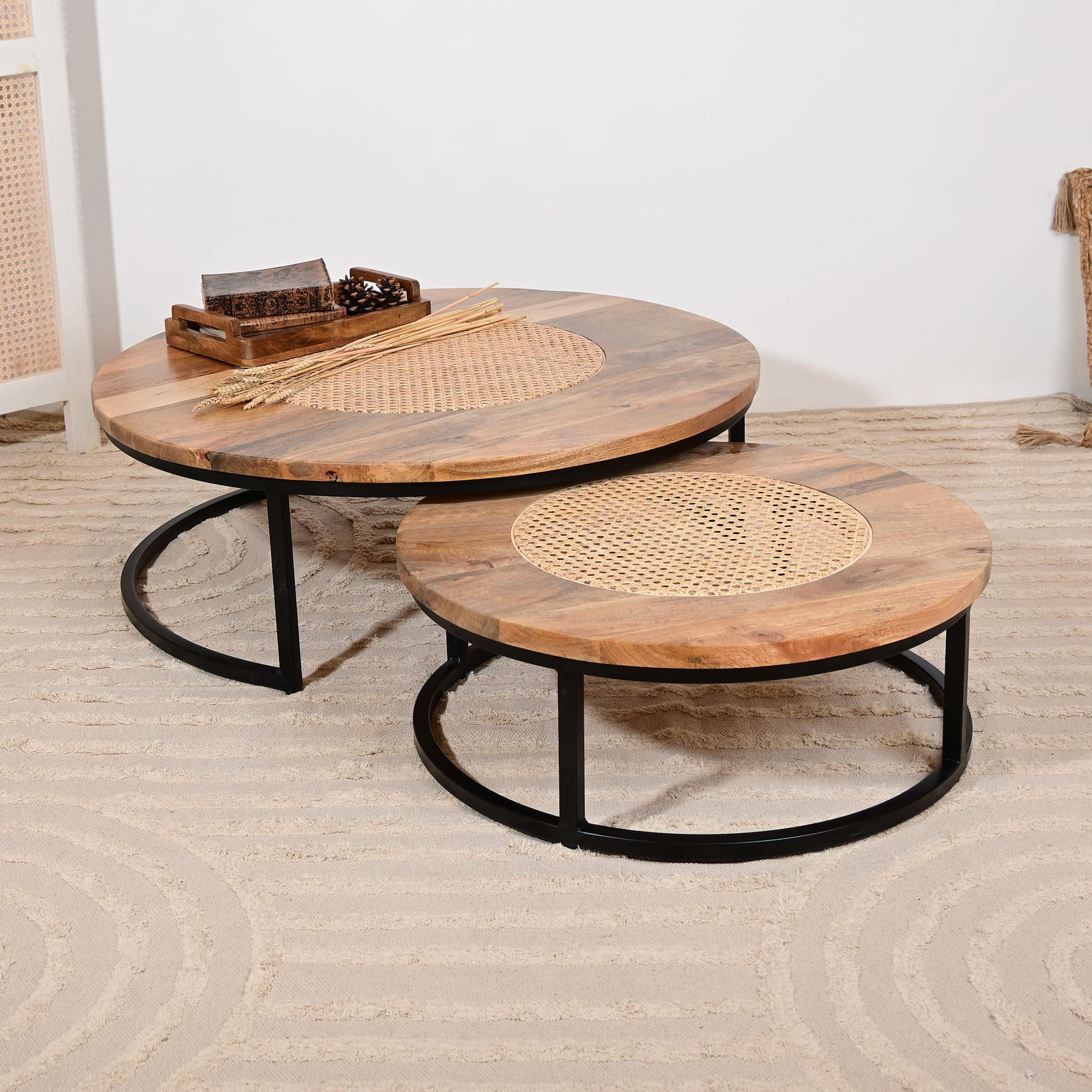 طاولات متداخلة بسطح خشب المانجو وقاعدة حامل قطعتين من هوم كارفينج-furniture-livingroom-nestoftables-image-1