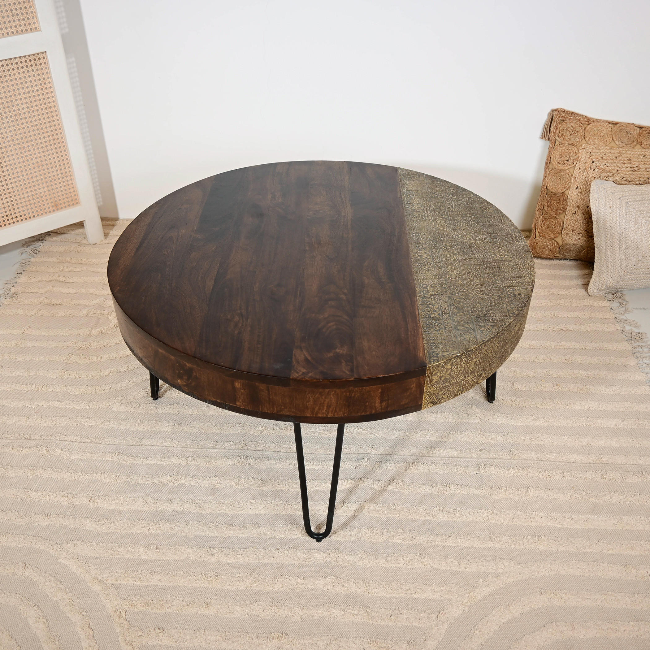 طاولة قهوة بسطح خشبي وتفاصيل معدنية من هوم كارفينج - 46x90x46 سم-furniture-livingroom-sideandendtables-image-3