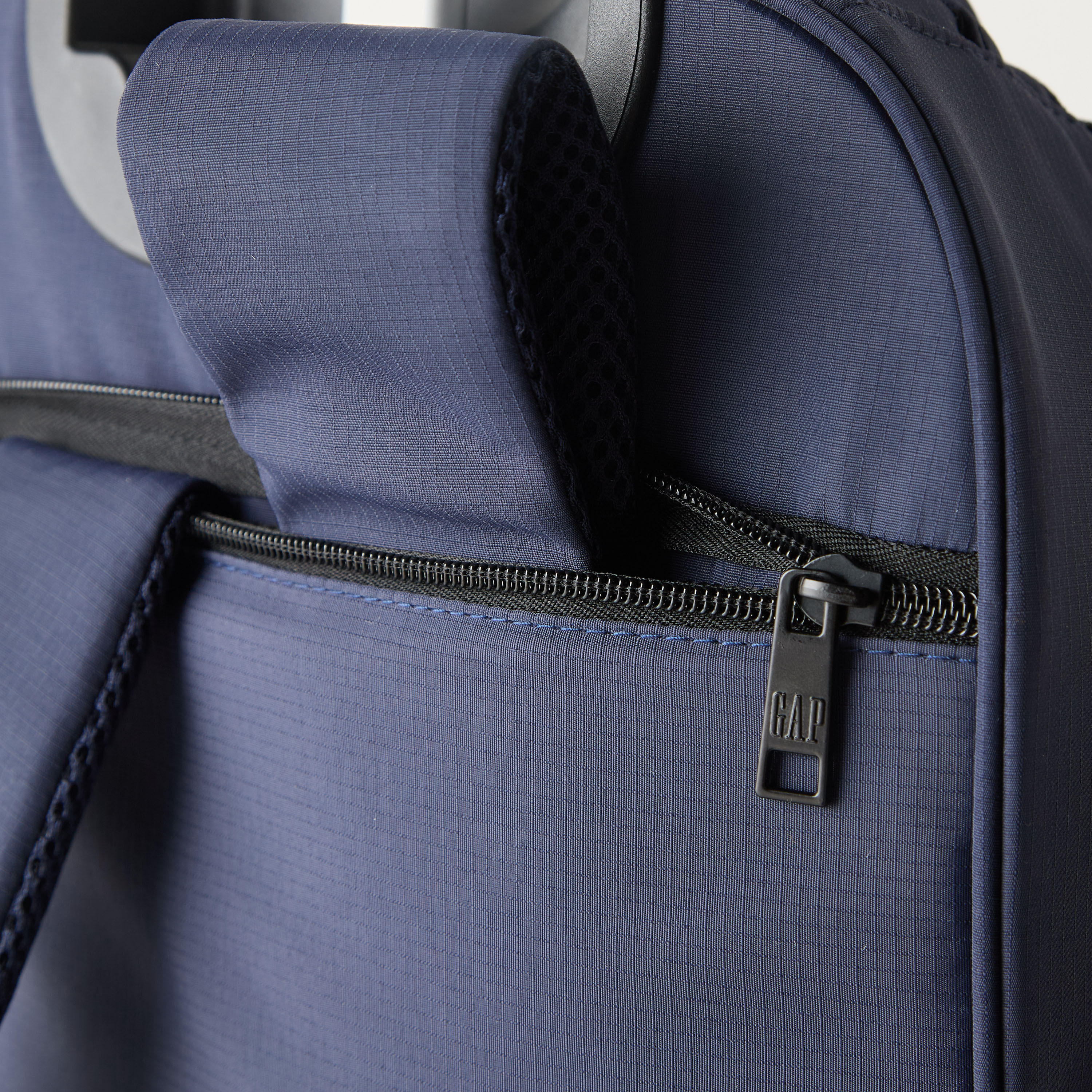 شنطة ظهر ترولي 18 بوصة بمقبض قابل للسحب وطبعات شعار من جاب- 30x16x46 سم-school-bagsandbackpacks-trolleybags-image-10