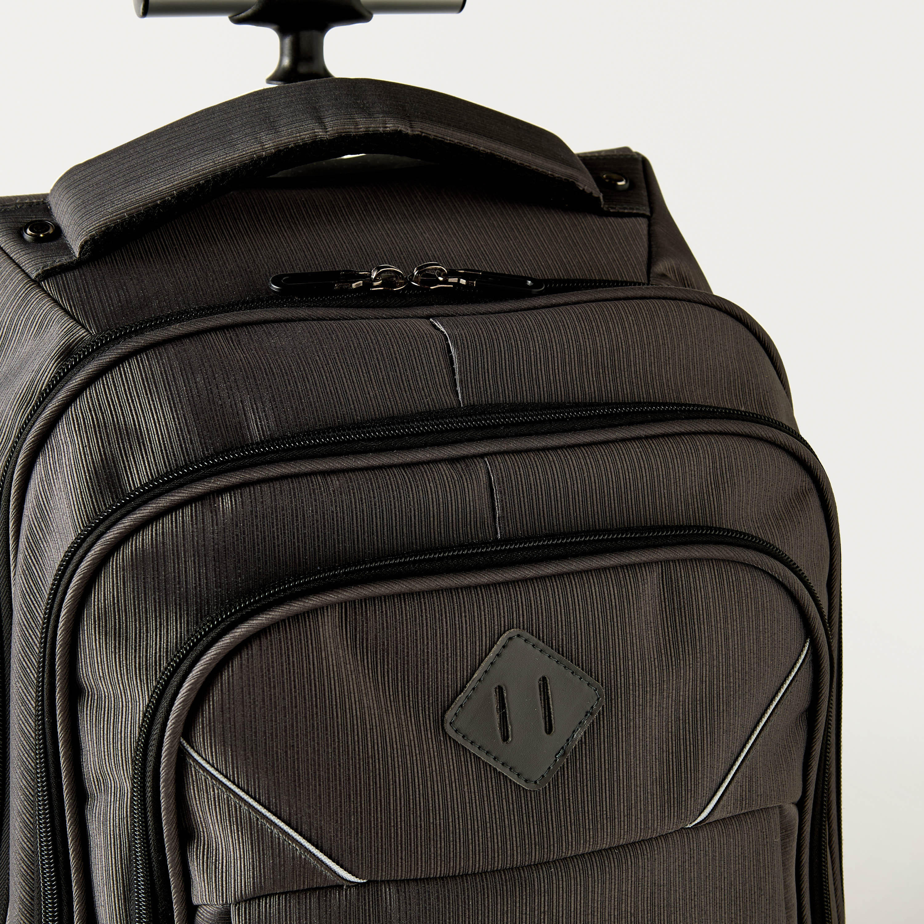 شنطة ظهر ترولي 18 بوصة بارزة الملمس بمقبض قابل للسحب - 47x33x21 سم-school-bagsandbackpacks-trolleybags-image-2
