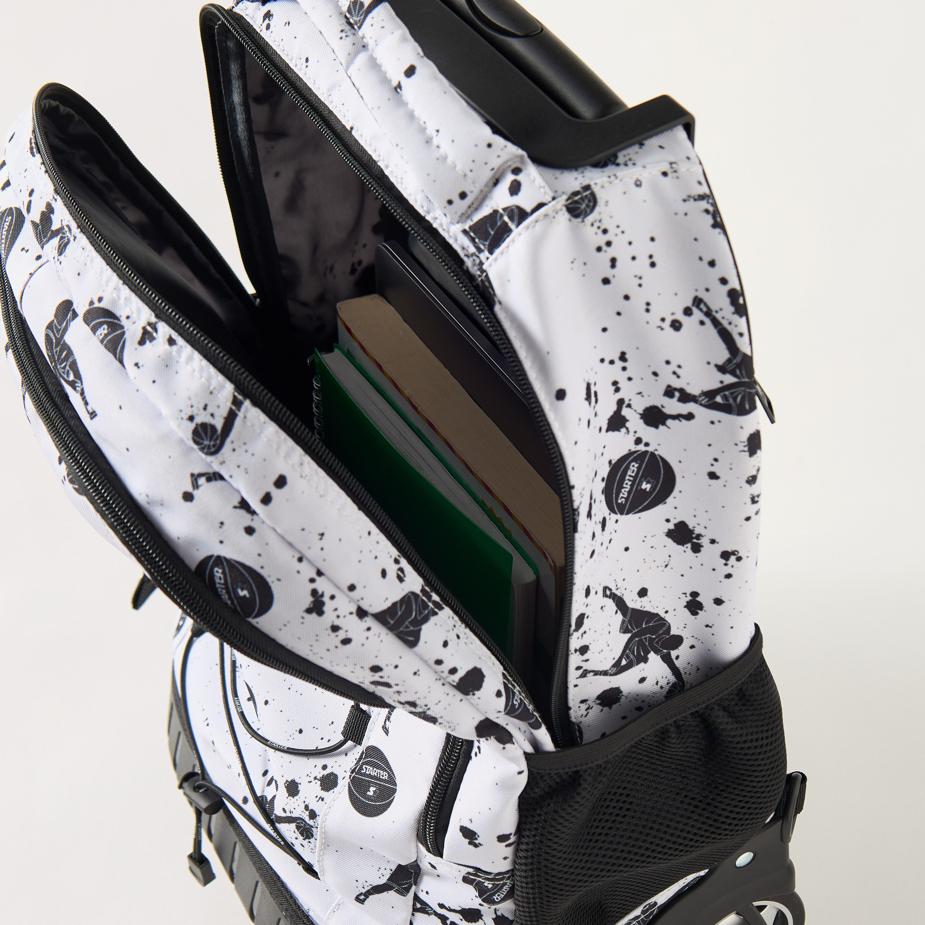 شنطة ترولي بطبعات ألعاب ومقبض قابل للسحب من ستارتر - 34x48 سم-school-bagsandbackpacks-trolleybags-image-7