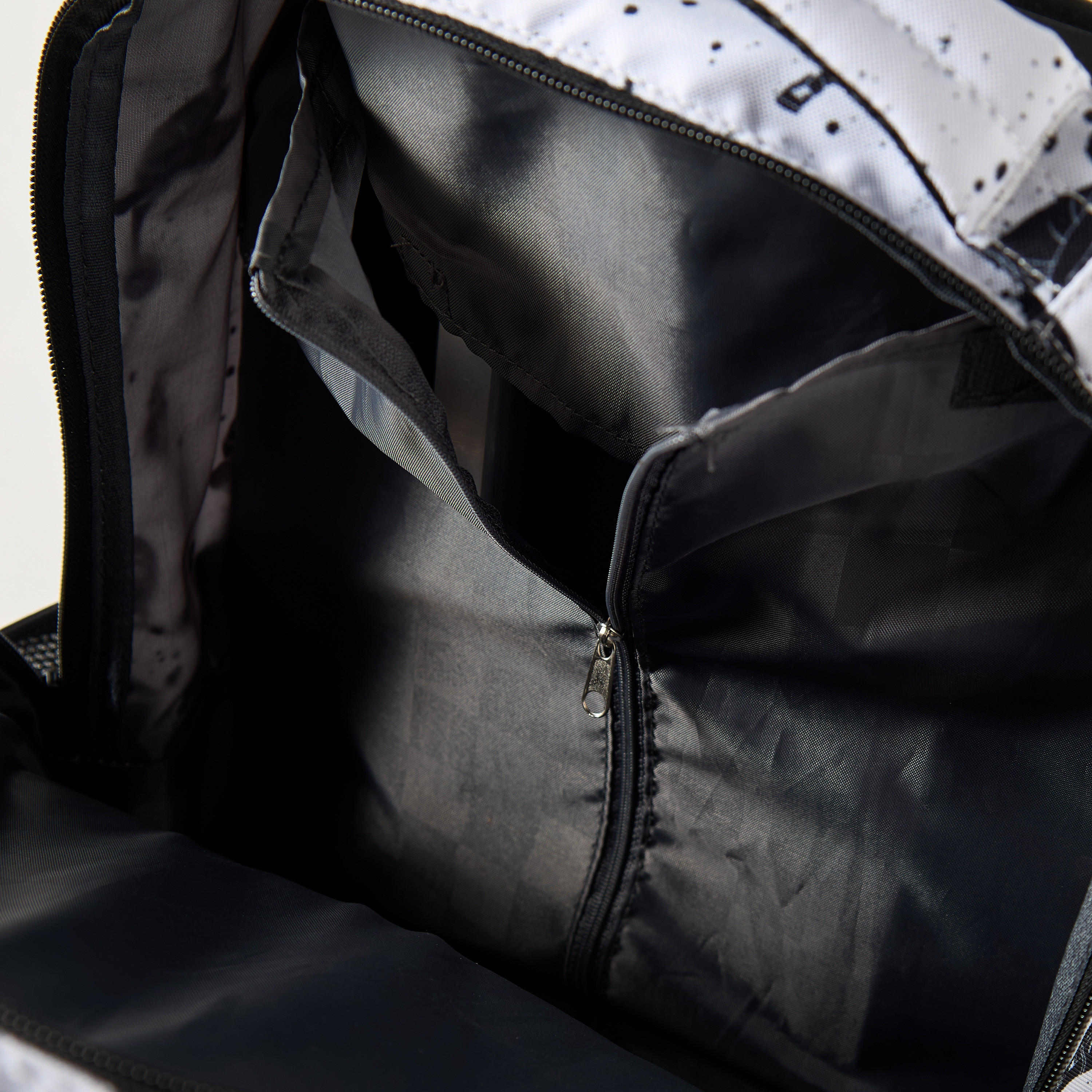شنطة ترولي بطبعات ألعاب ومقبض قابل للسحب من ستارتر - 34x48 سم-school-bagsandbackpacks-trolleybags-image-8