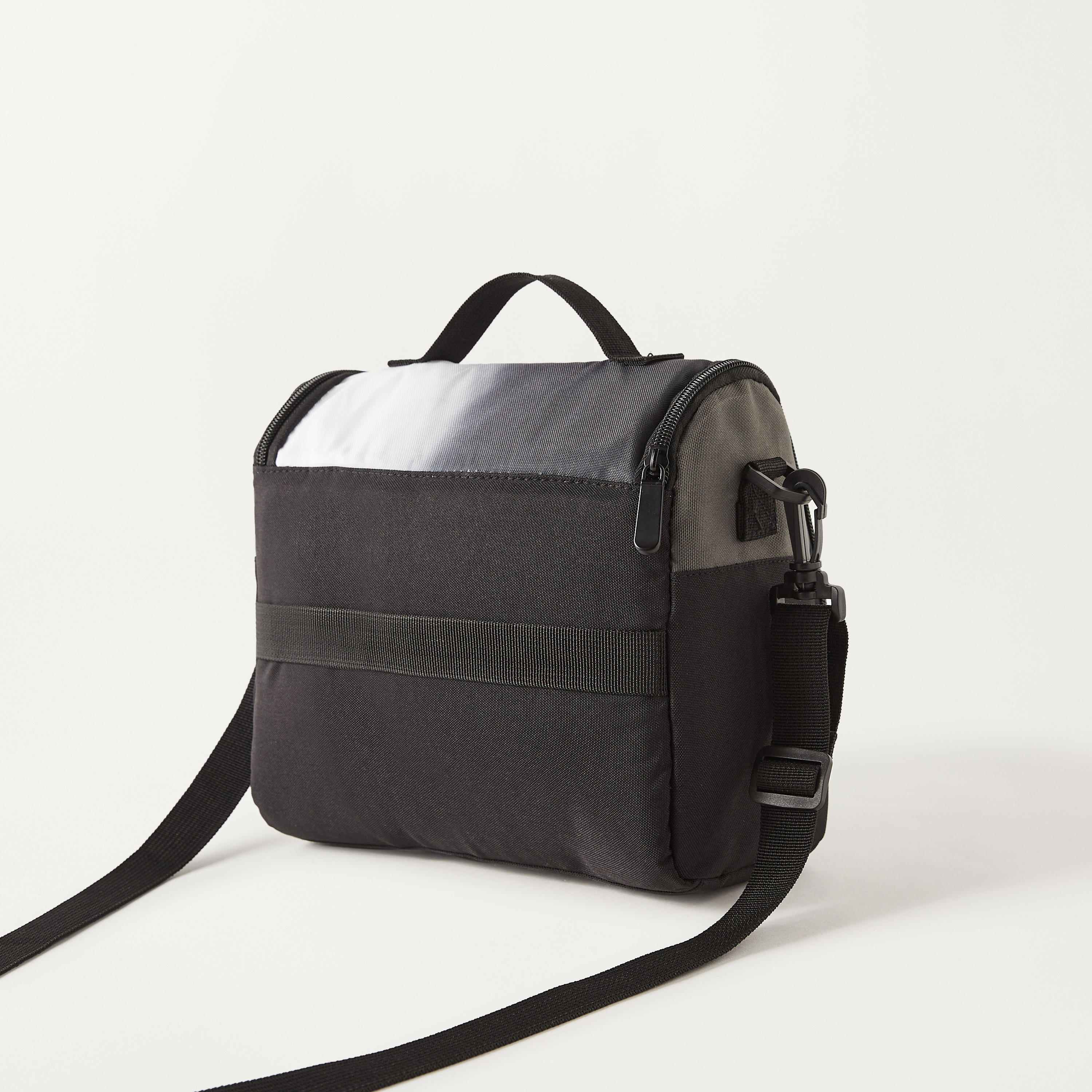 شنطة غداء بحمالات قابلة للتعديل وسحاب إغلاق بطبعات من يونيك - 1-school-lunchessentials-lunchbags-image-4