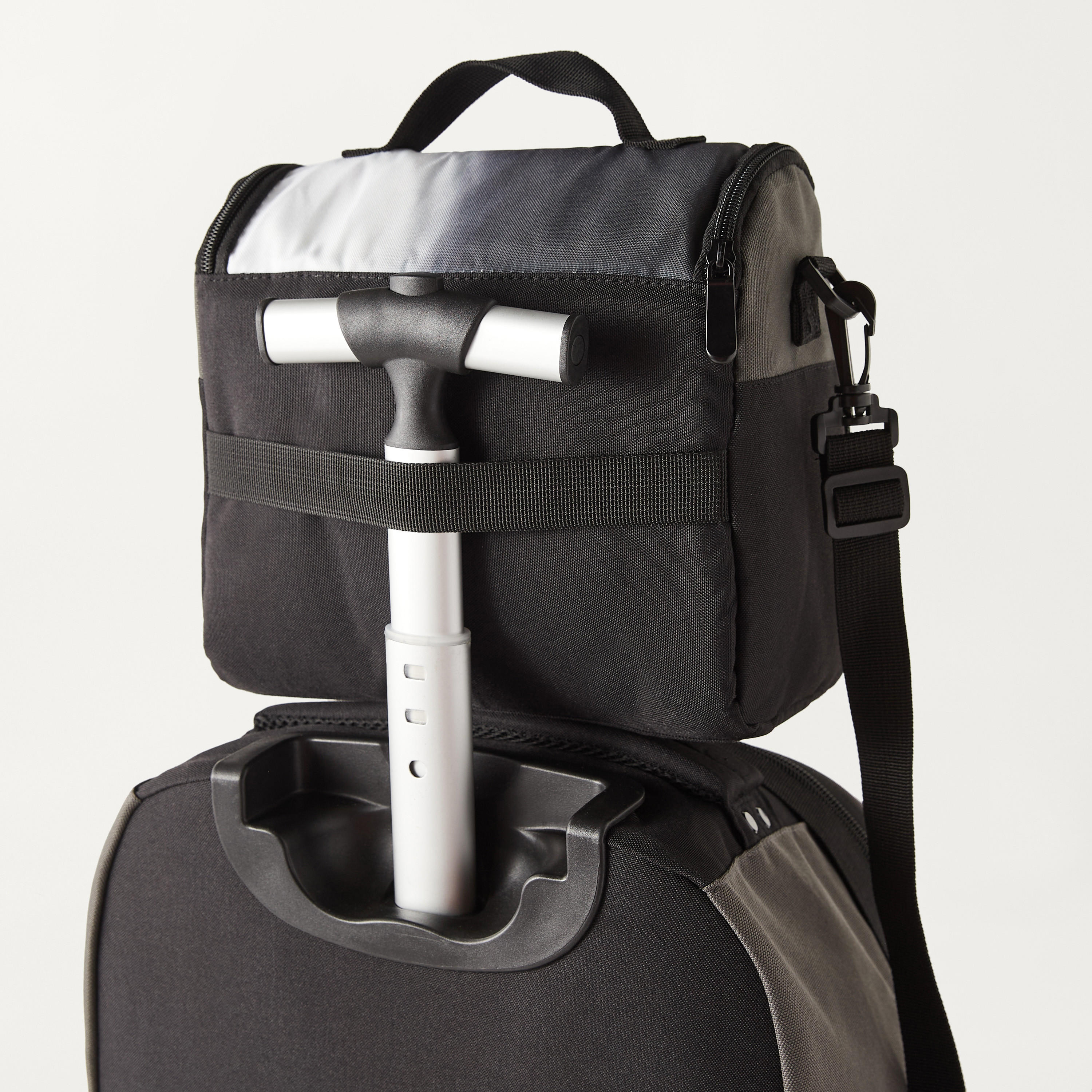 شنطة غداء بحمالات قابلة للتعديل وسحاب إغلاق بطبعات من يونيك - 1-school-lunchessentials-lunchbags-image-5