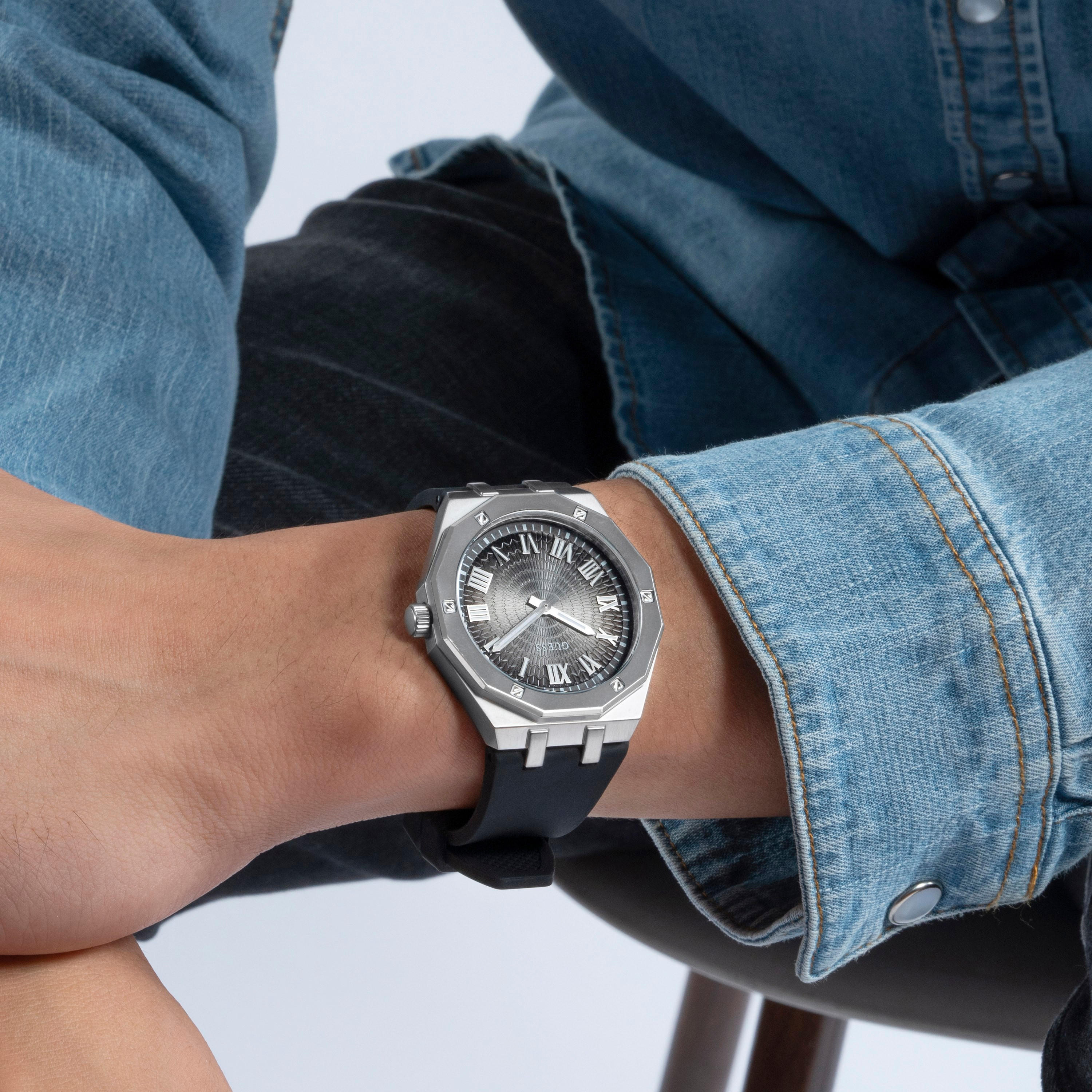 ساعة جيس للرجال بسوار من الستانلس ستيل باللون الفضي GW0276G1-men-watchesandjewellery-watches-image-5