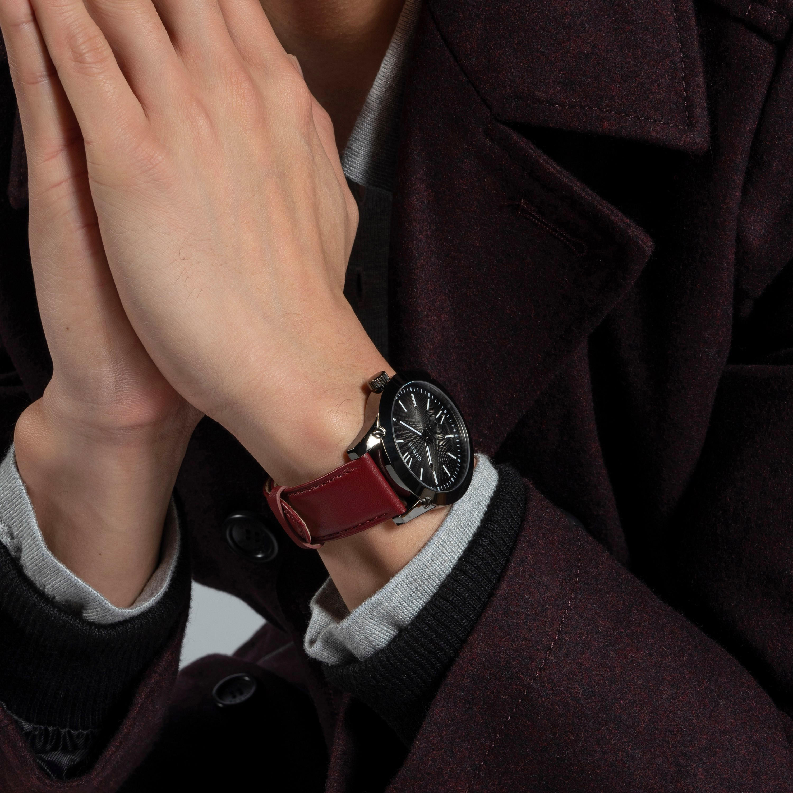 ساعة ذات انالوج من جيس بسوار جلدي باللون الاحمر للرجال | GW0628G4-men-watchesandjewellery-watches-image-5
