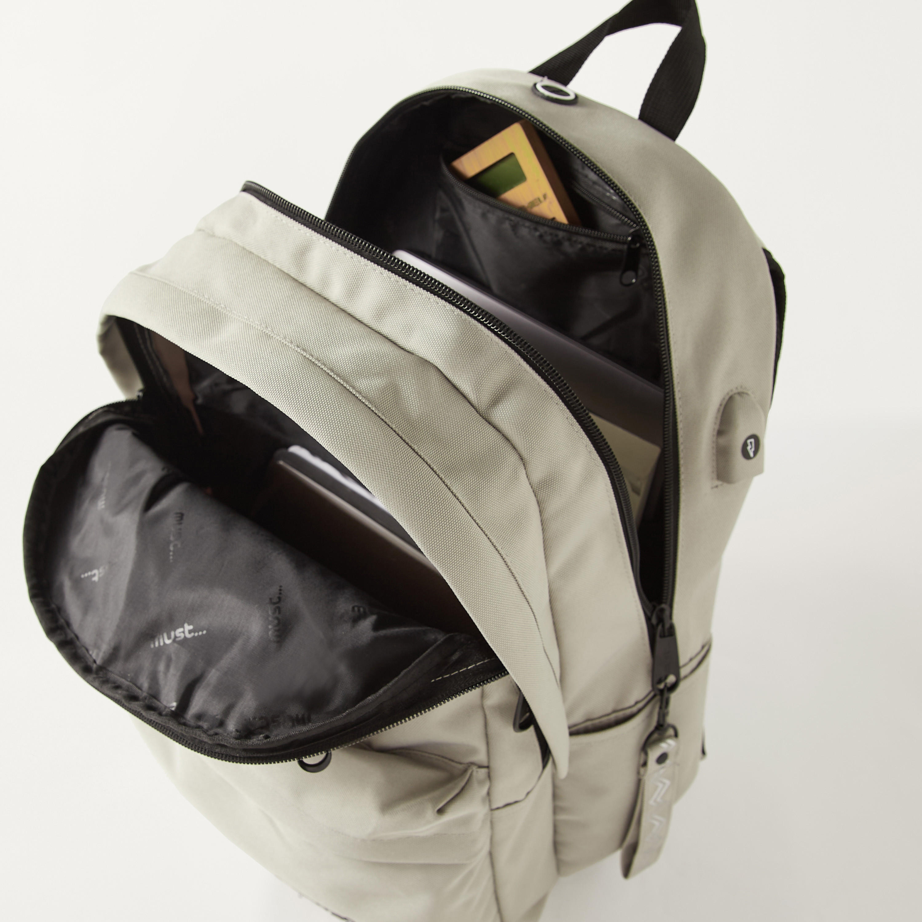 شنطة ظهر مقاس 16 بوصة مع منفذ يو أس بي وسحاب إغلاق من ماست - 32x19x42 سم-school-bagsandbackpacks-backpacks-image-9