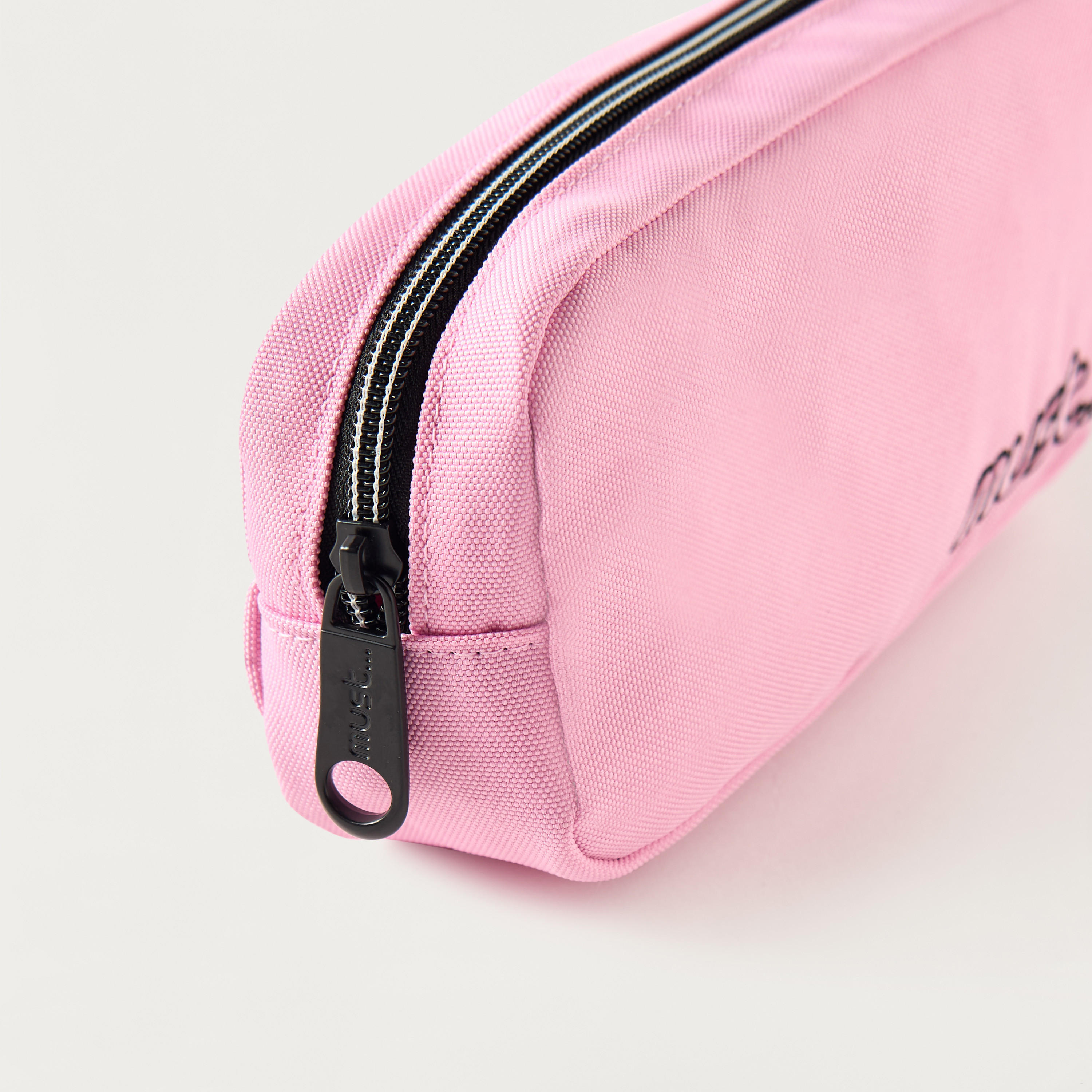 مقلمة مطرزة بسحاب إغلاق وقسمين من ماست-school-stationery-pencilcases-image-6