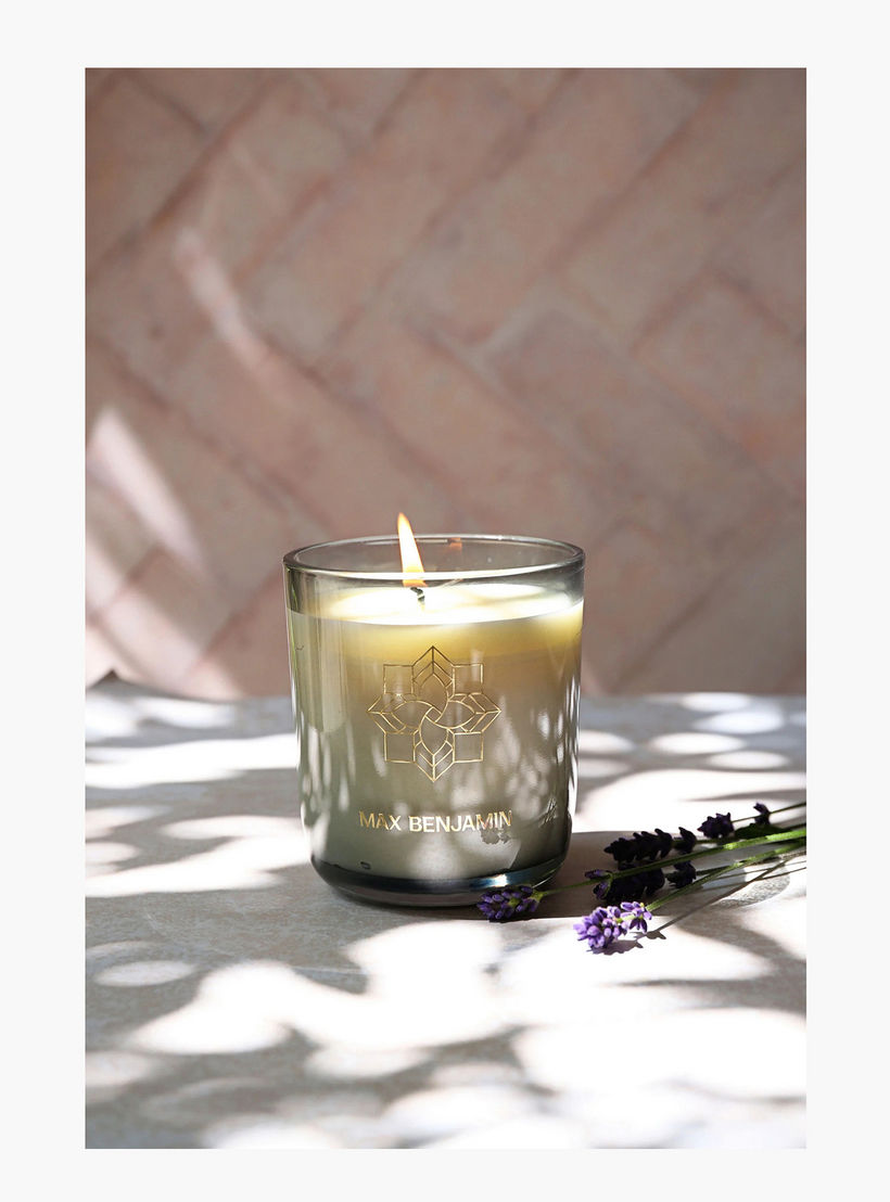 شمعة برائحة عشب الليمون والزنجبيل مع غطاء من ماكس بنجامين - 210 جرام-household-homefragrance-candles-image-2