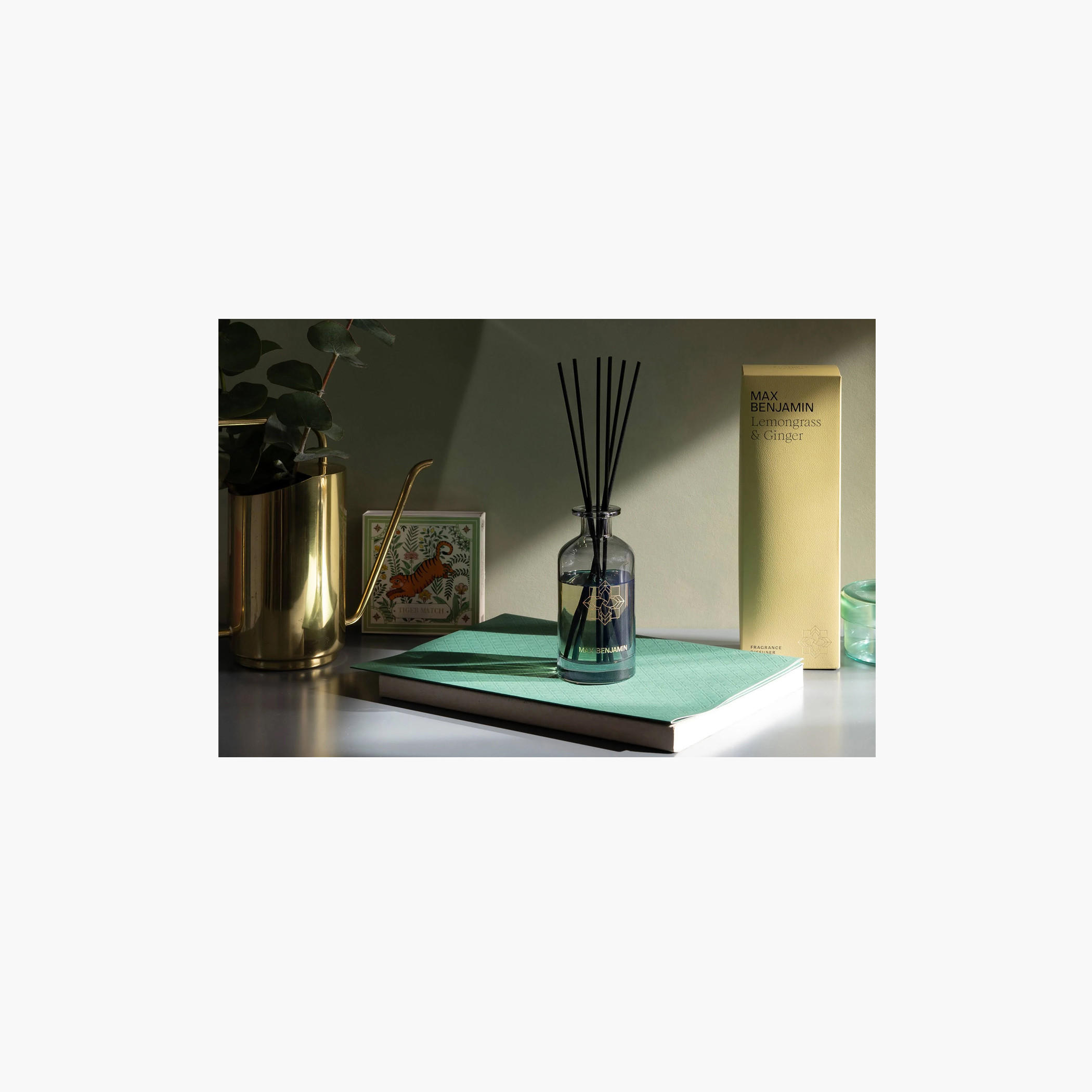 موزع عطور برائحة ماء الكتّان الفرنسي بأعواد خشبية من ماكس بنجامين - 150 جرام-household-homefragrance-reeddiffusers-image-1