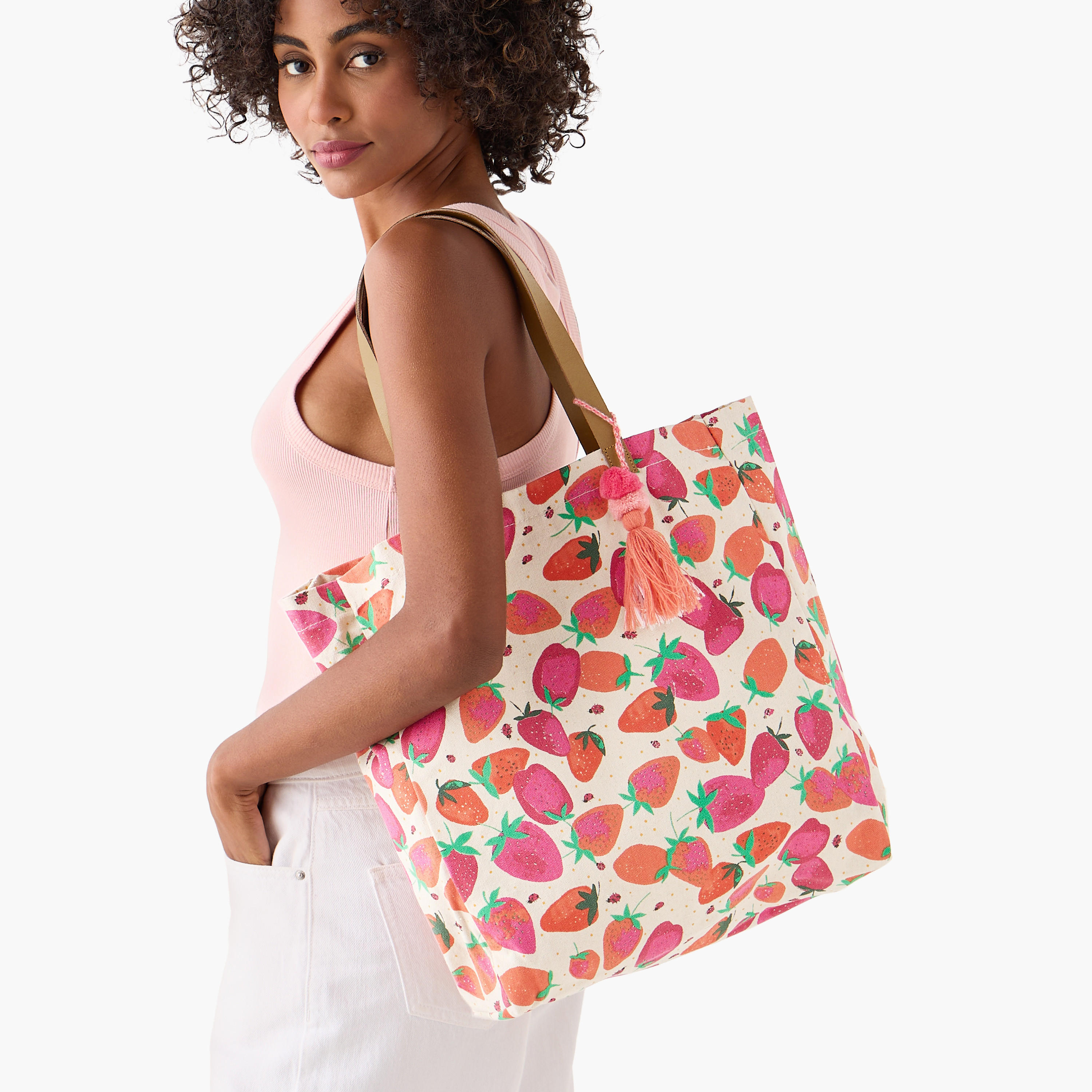 شنطة توتي بمقابض مزدوجة وطبعات فراولة-women-bagsandwallets-handbags-image-2