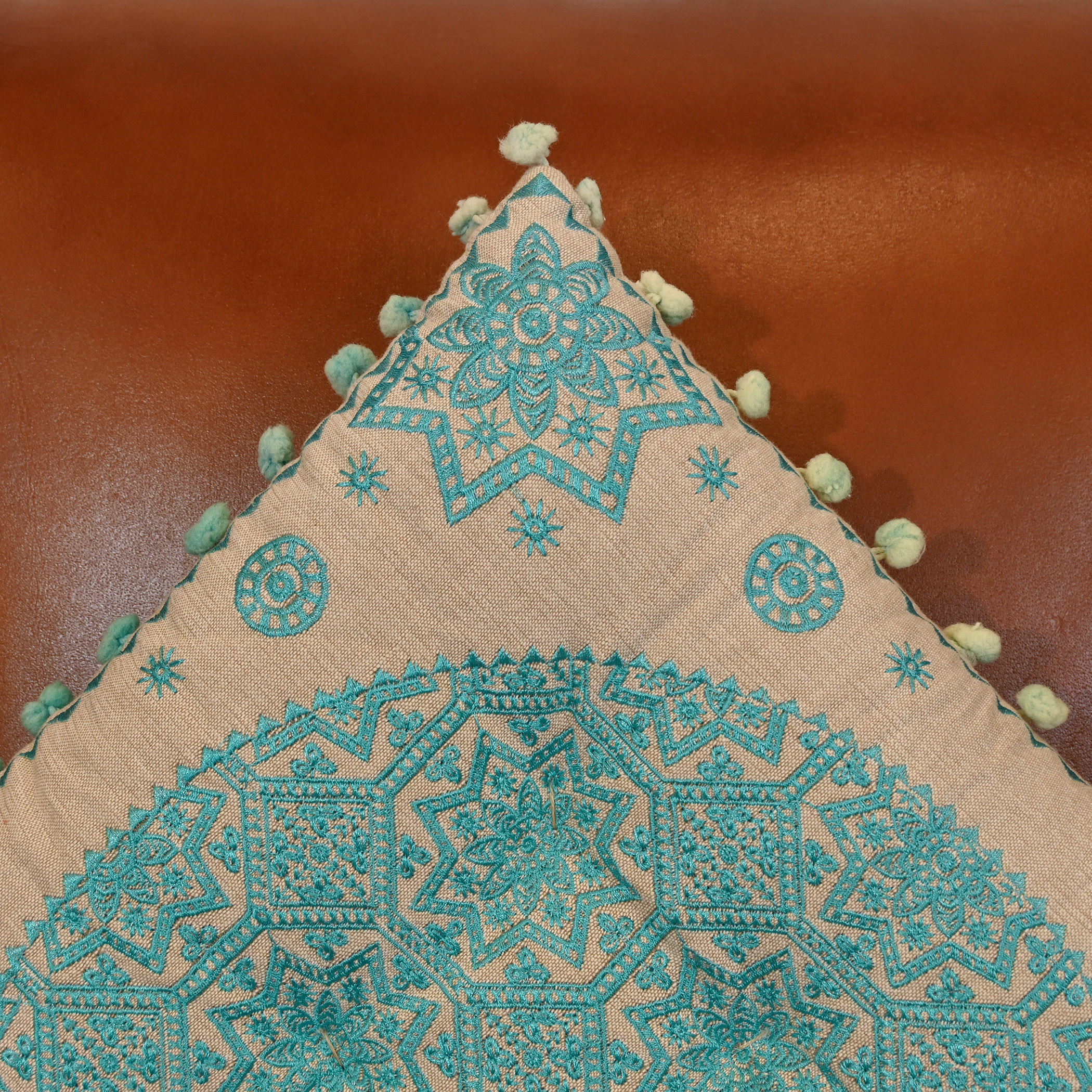 وسادة مطرزة بتفاصيل بوم بوم من هوم كارفينج - 40x40 سم-household-cushionsandthrows-filledcushions-decorativecushions-image-3